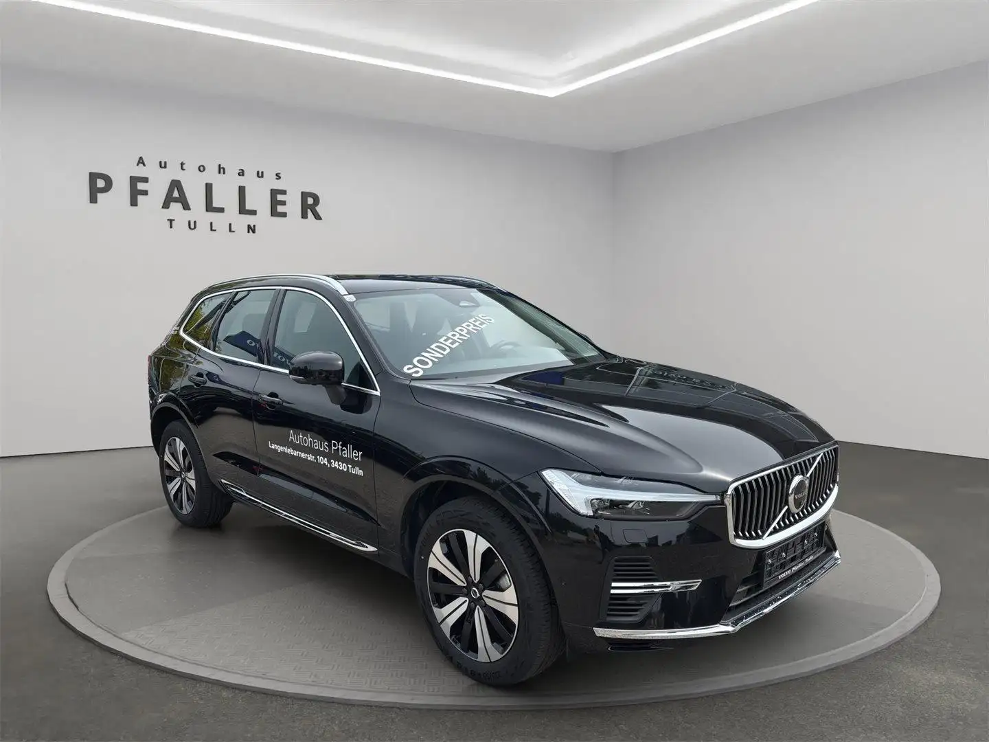 Volvo XC60 T6 AWD PHEV Plus Bright Schwarz - 2