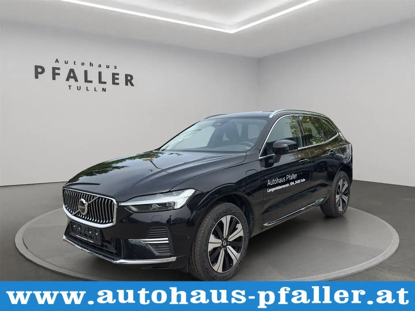 Volvo XC60 T6 AWD PHEV Plus Bright Schwarz - 1