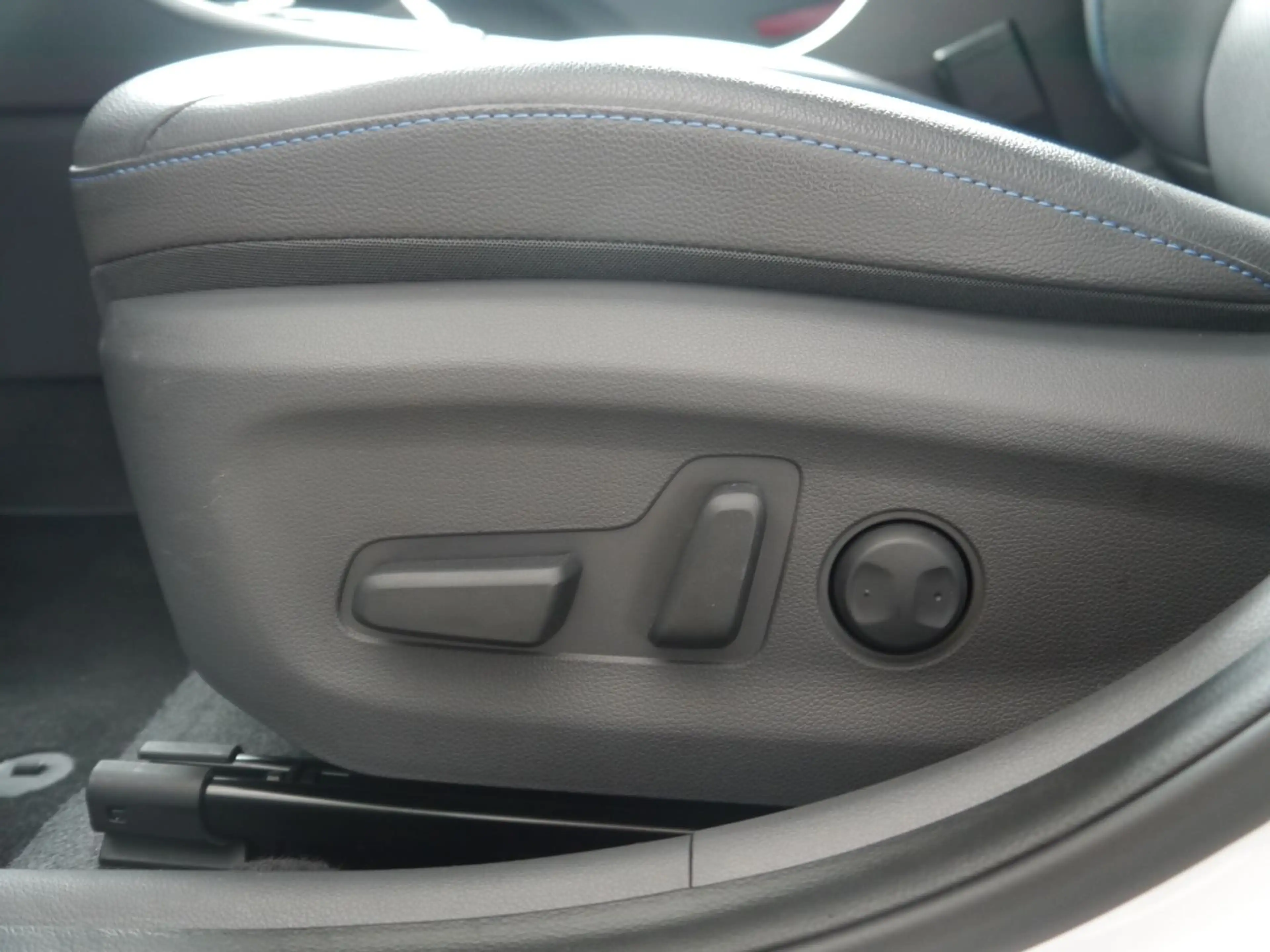 Hyundai IONIQ 1.6 GDI Premium Inkl. Big Deal Paket — photo 13