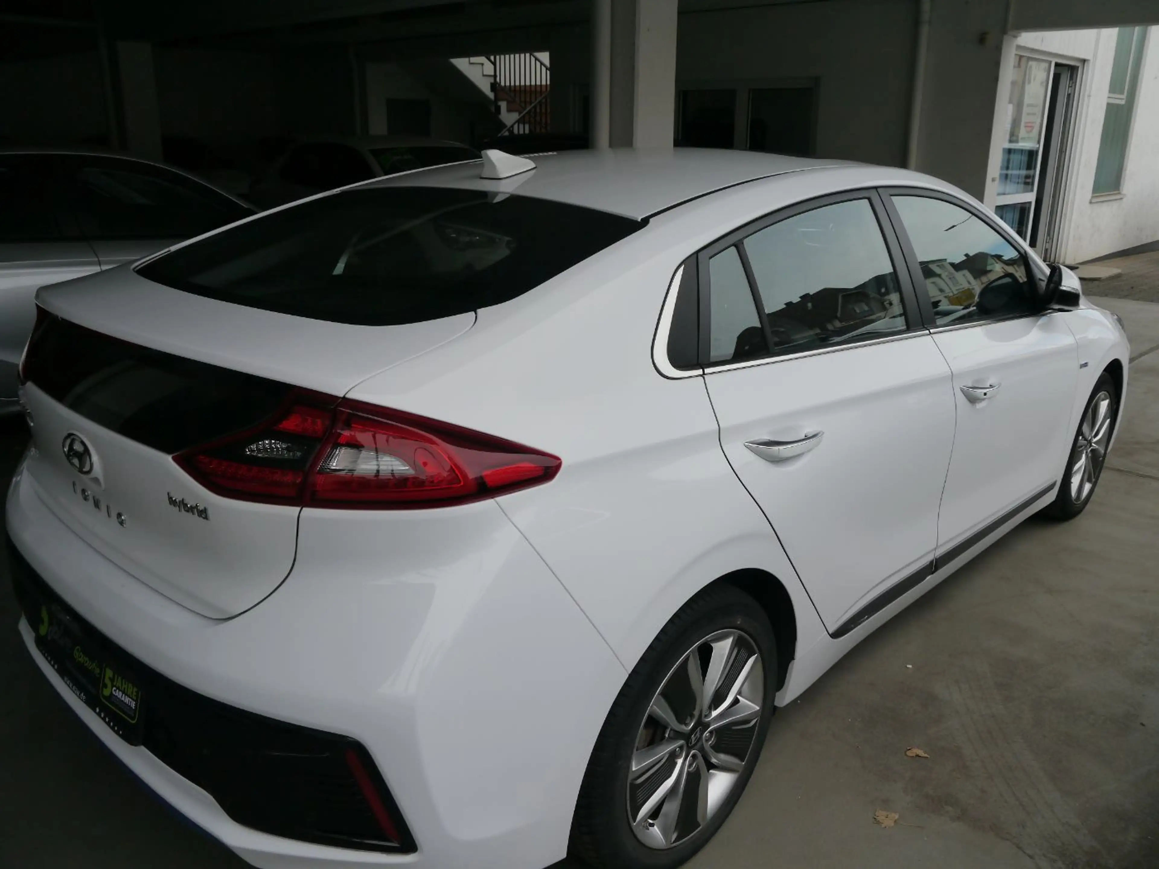 Hyundai IONIQ 1.6 GDI Premium Inkl. Big Deal Paket — photo 8