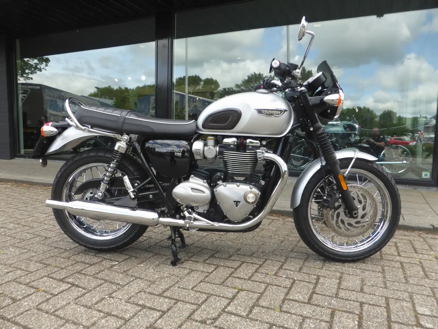 Triumph Bonneville T120 Eerste eigenaar en nieuw door ons geleverd. Nero - 1