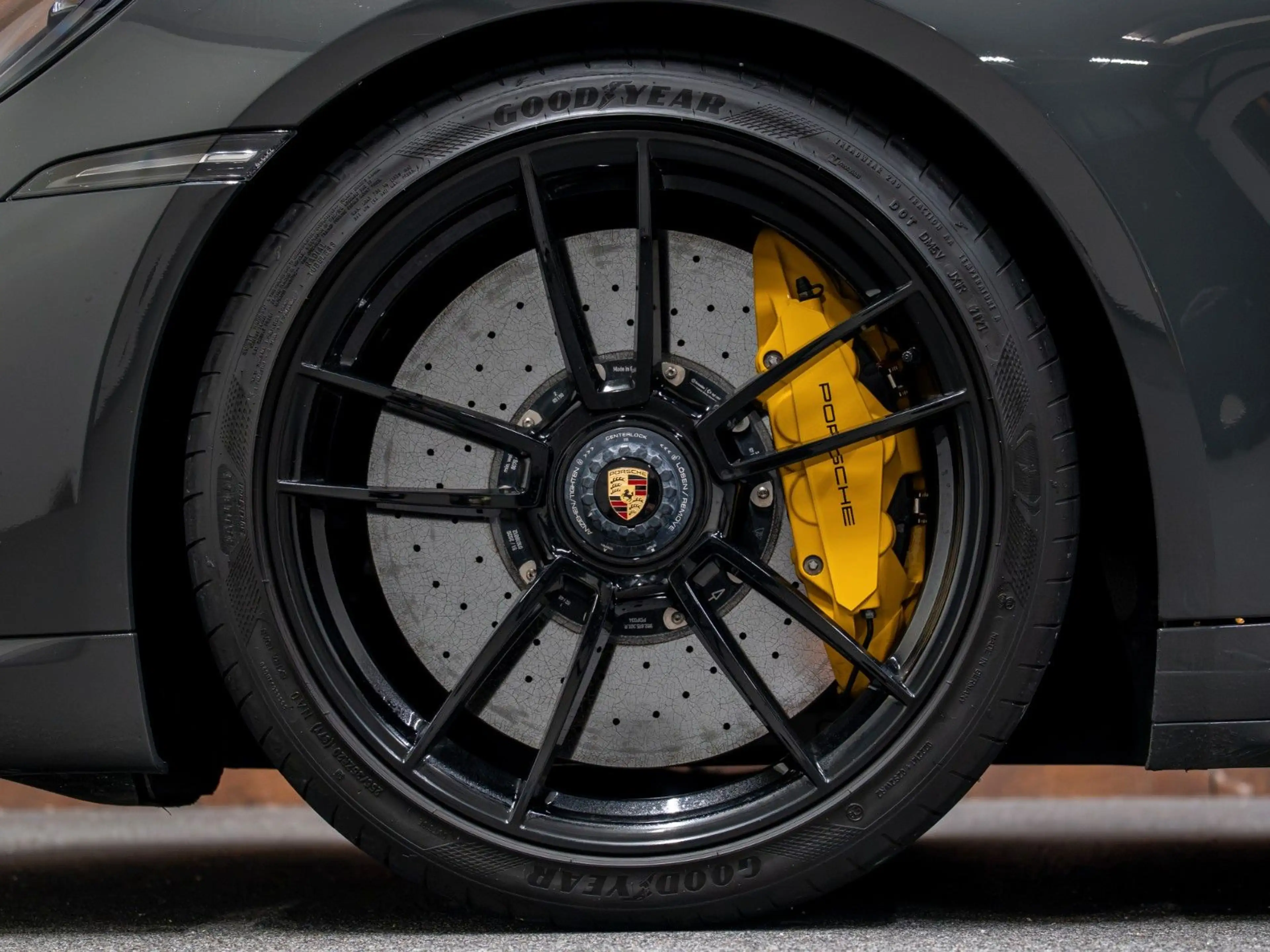 Porsche 911 Turbo S Cabriolet*PTS*LIFT*SPORTAUSPUFF*360* — photo 15