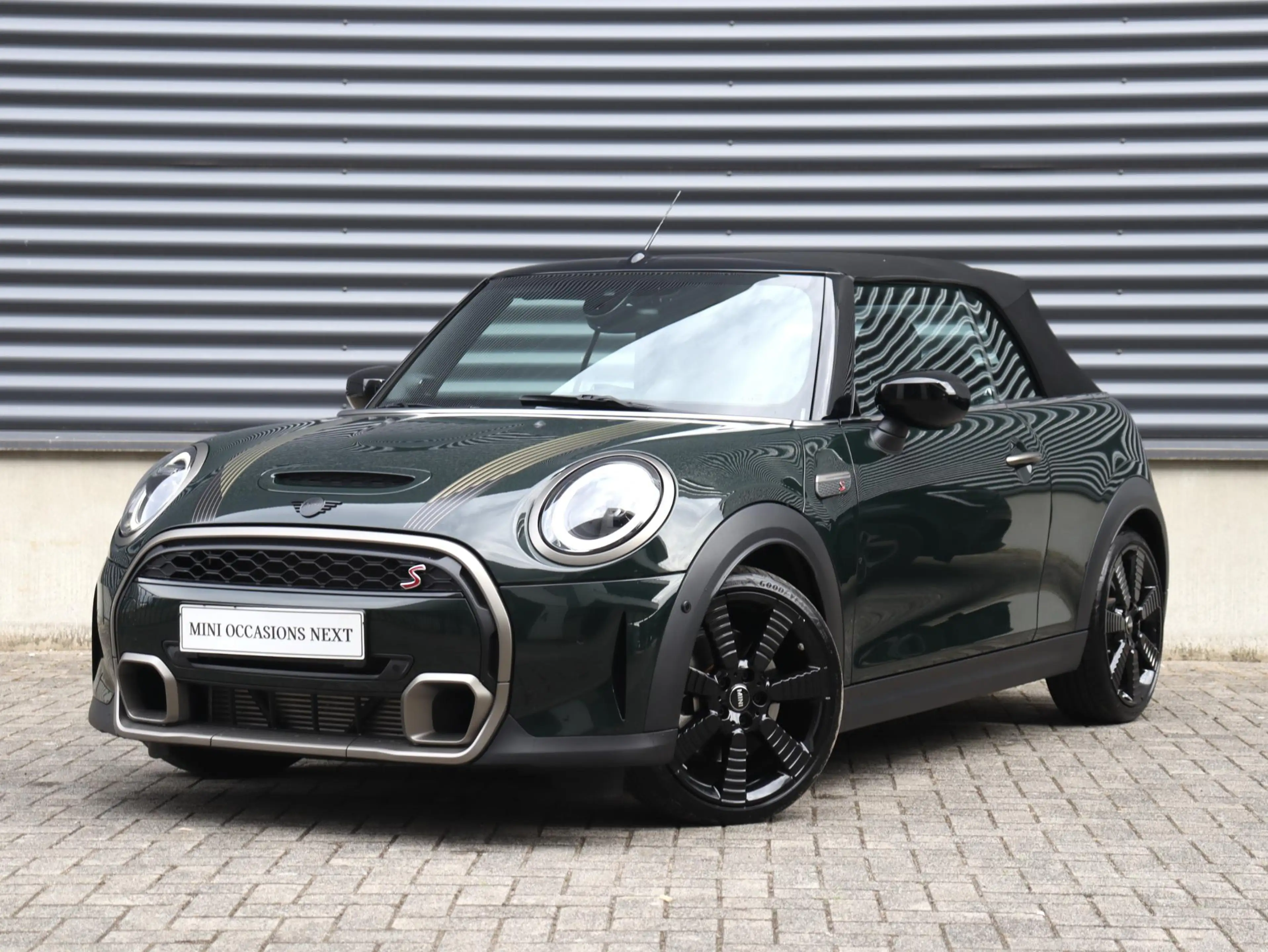 MINI Cooper S Cabrio | Resolute Edition + Camera + Head-Up + Sportstoel — photo 2