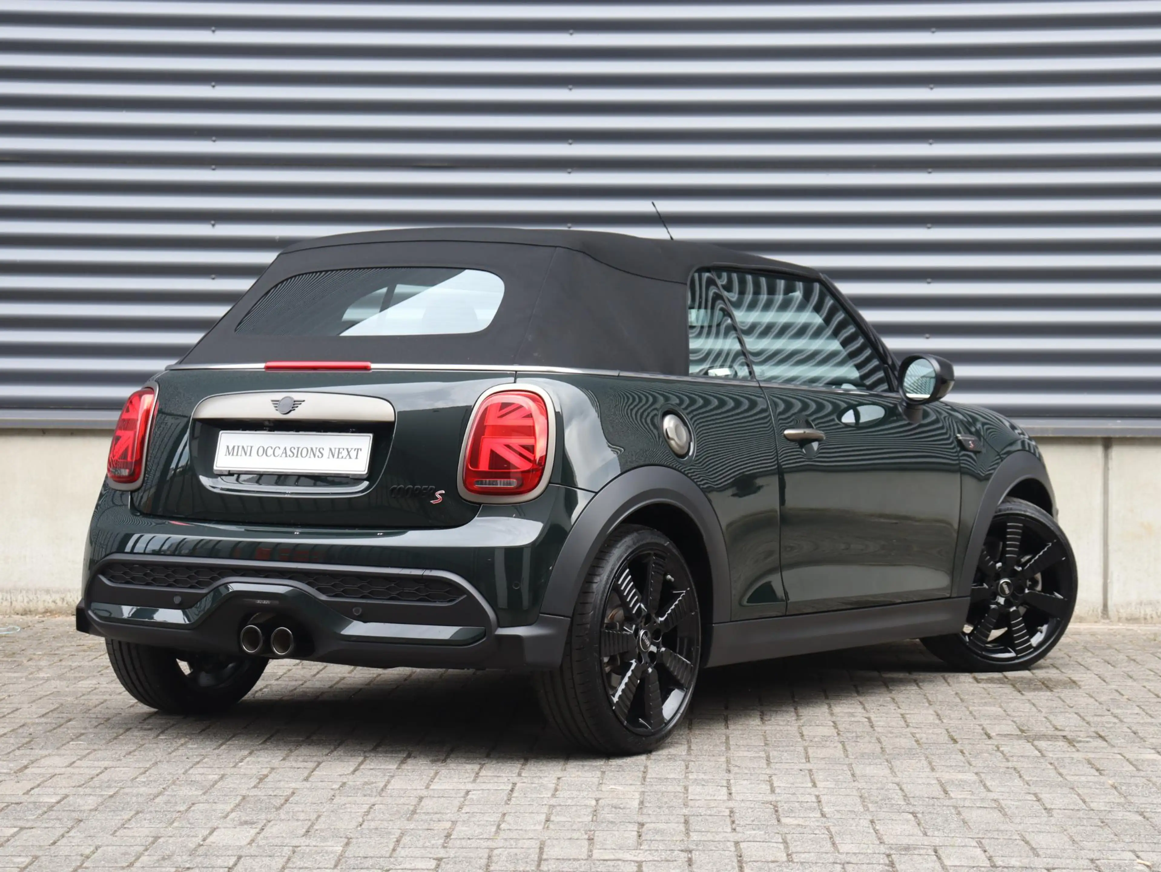 MINI Cooper S Cabrio | Resolute Edition + Camera + Head-Up + Sportstoel — photo 4