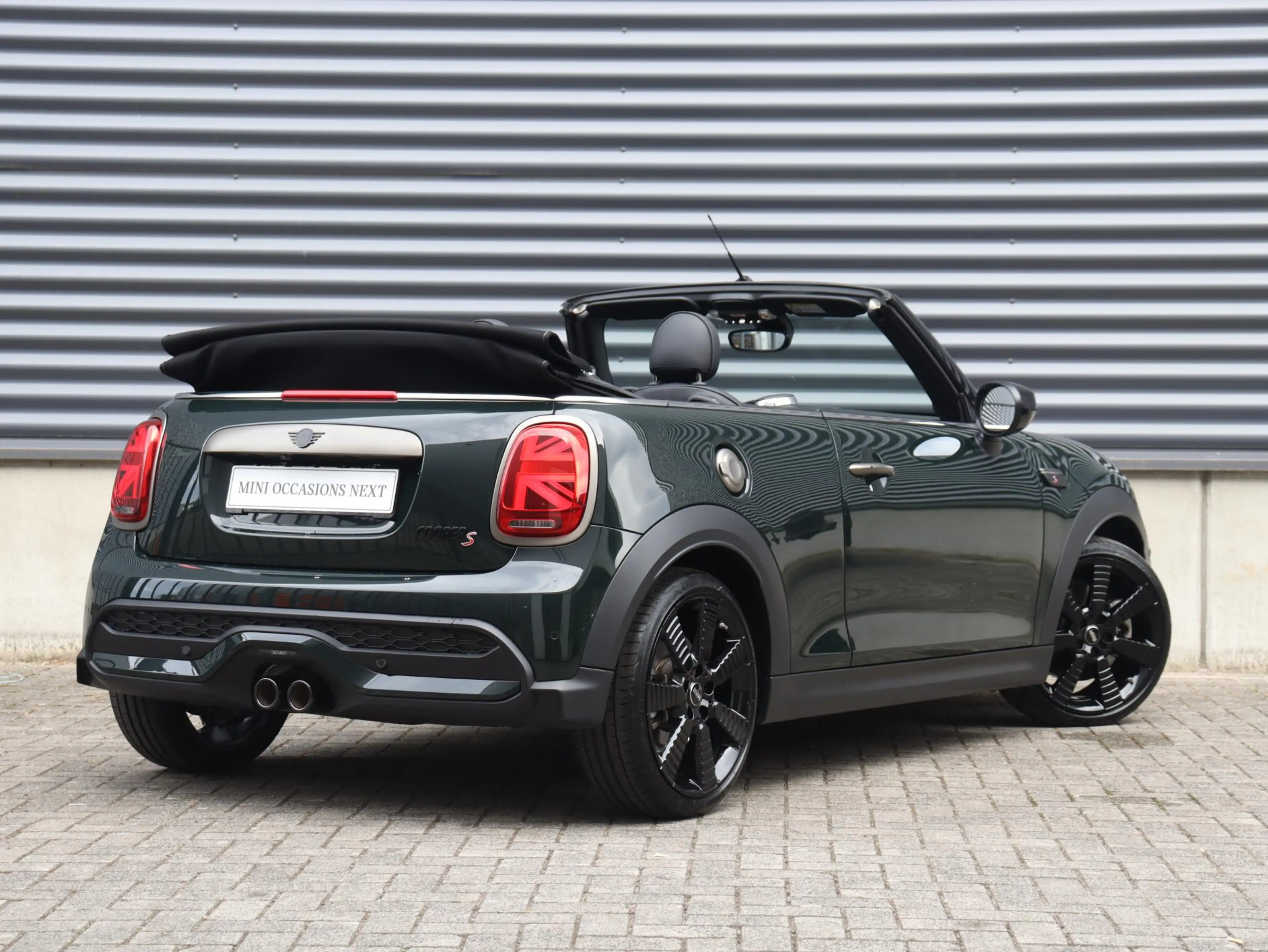 MINI Cooper S Cabrio | Resolute Edition + Camera + Head-Up + Sportstoel — photo 3