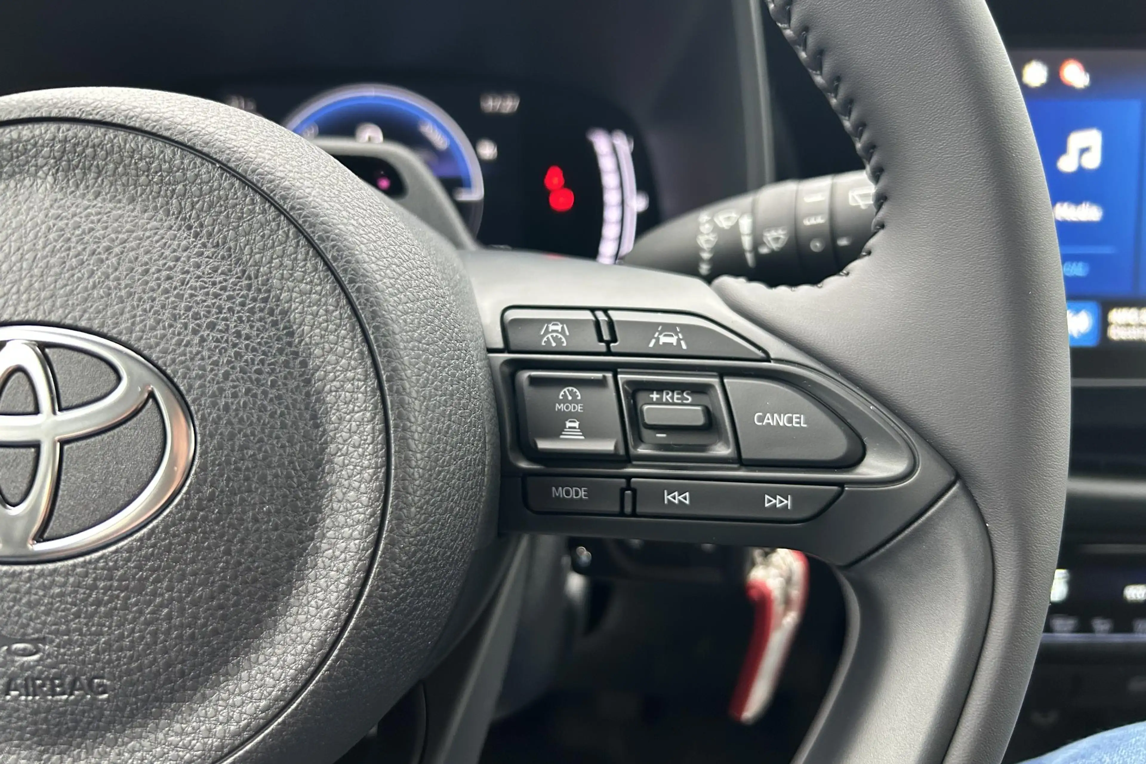 Toyota Aygo X Hybrid 115 play, GO Pack, LM Velgen, Camera, Cruis — photo 13