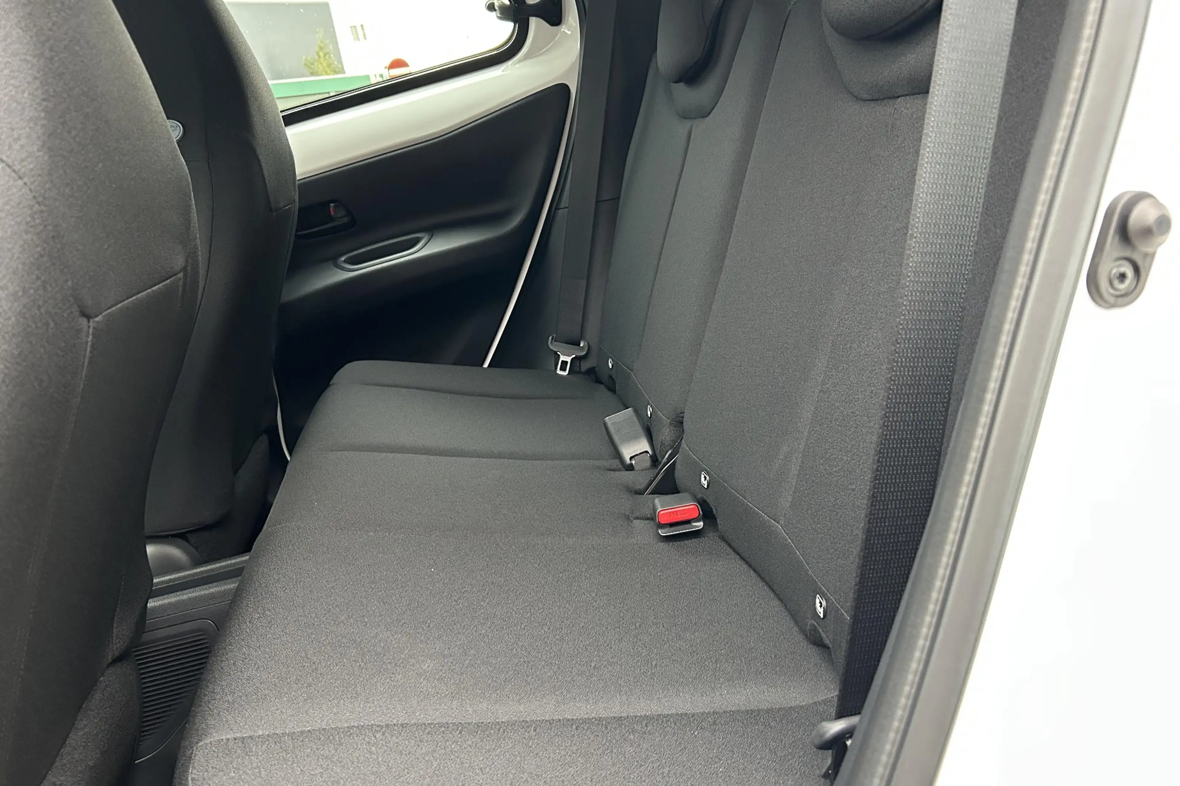 Toyota Aygo X Hybrid 115 play, GO Pack, LM Velgen, Camera, Cruis — photo 9