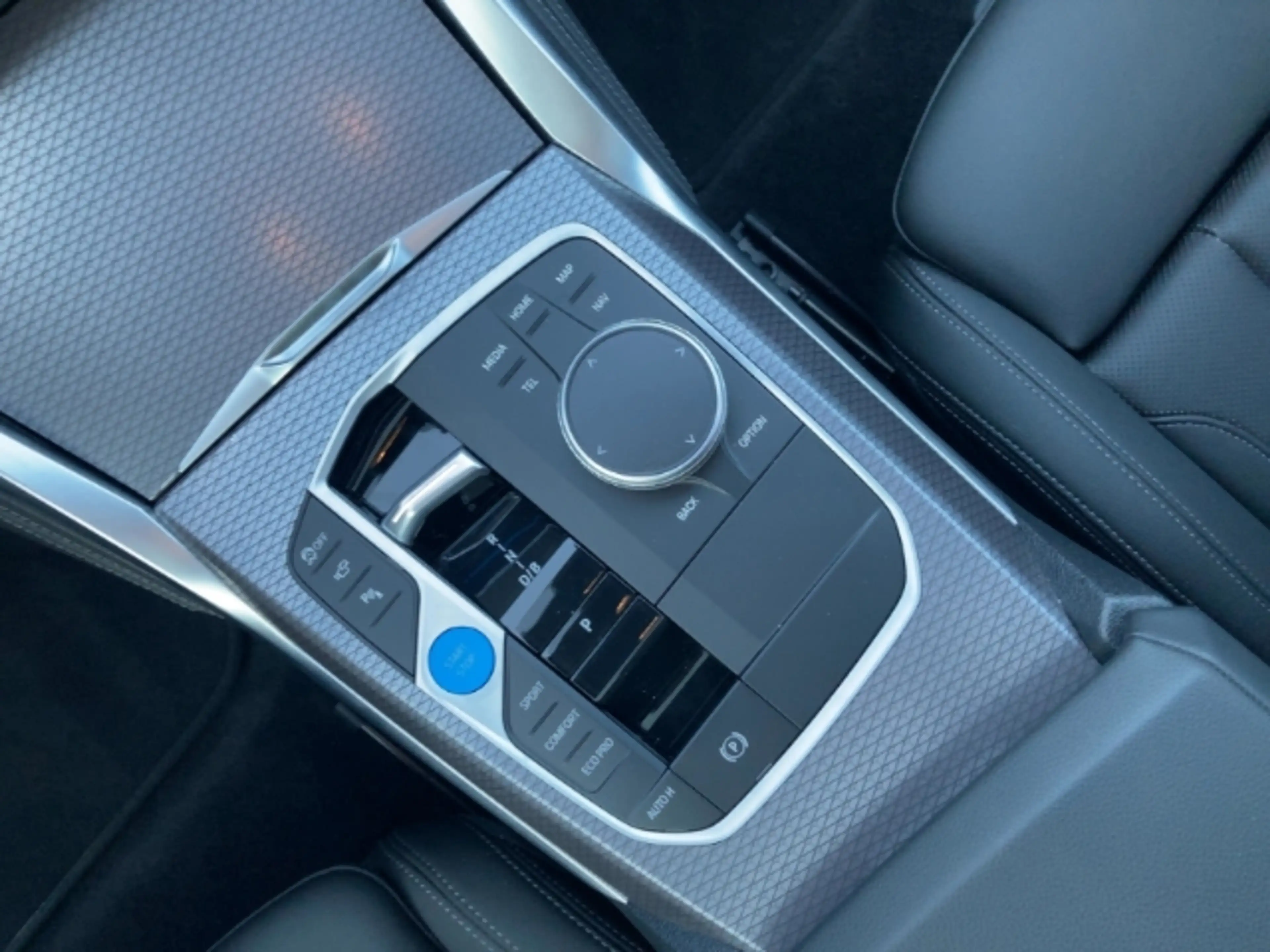 BMW i4 M60 xDrive Sportpaket HUD AD AHK-klappbar Navi Dig — photo 11