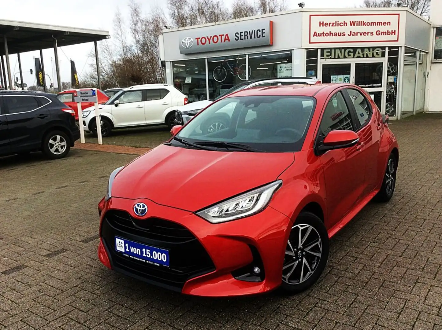 Toyota Yaris Hybrid 116 1.5 VVT-i Team Deutschland Rot - 1