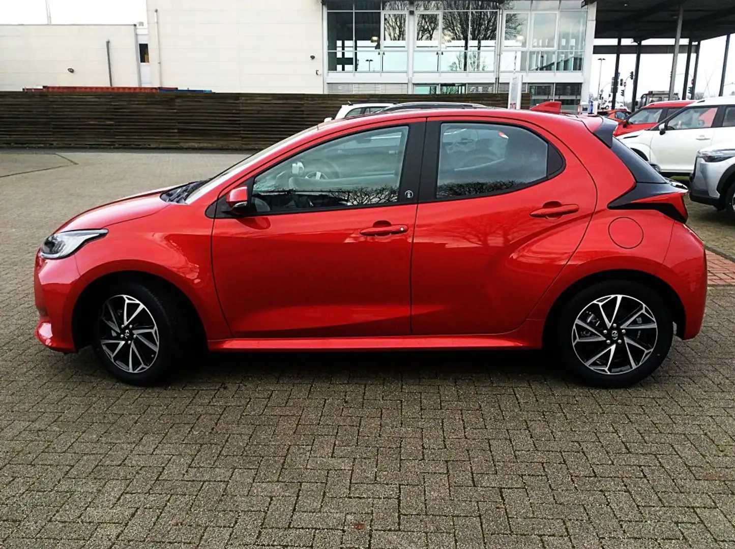 Toyota Yaris Hybrid 116 1.5 VVT-i Team Deutschland Rot - 2