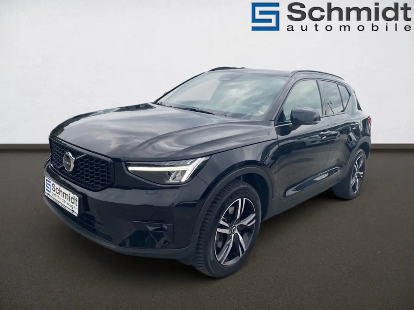 Volvo XC40 Plus, B3 Mild Hybrid, Benzin, Dark Nero - 2