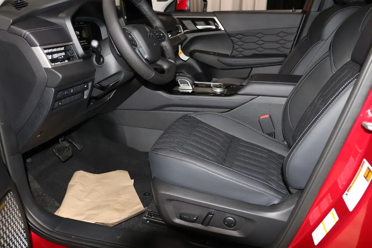 Mitsubishi Outlander снимка Mitsubishi Outlander