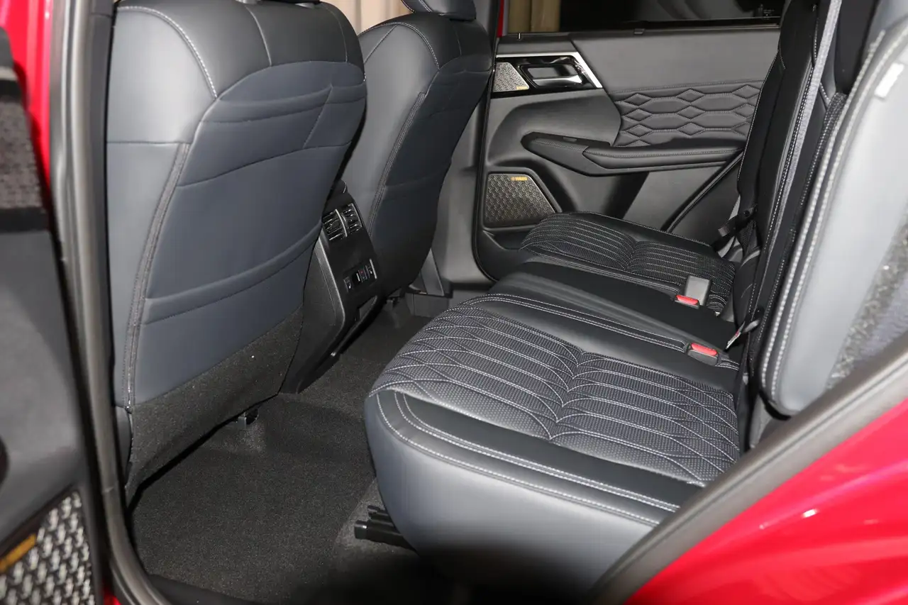 Mitsubishi Outlander снимка Mitsubishi Outlander