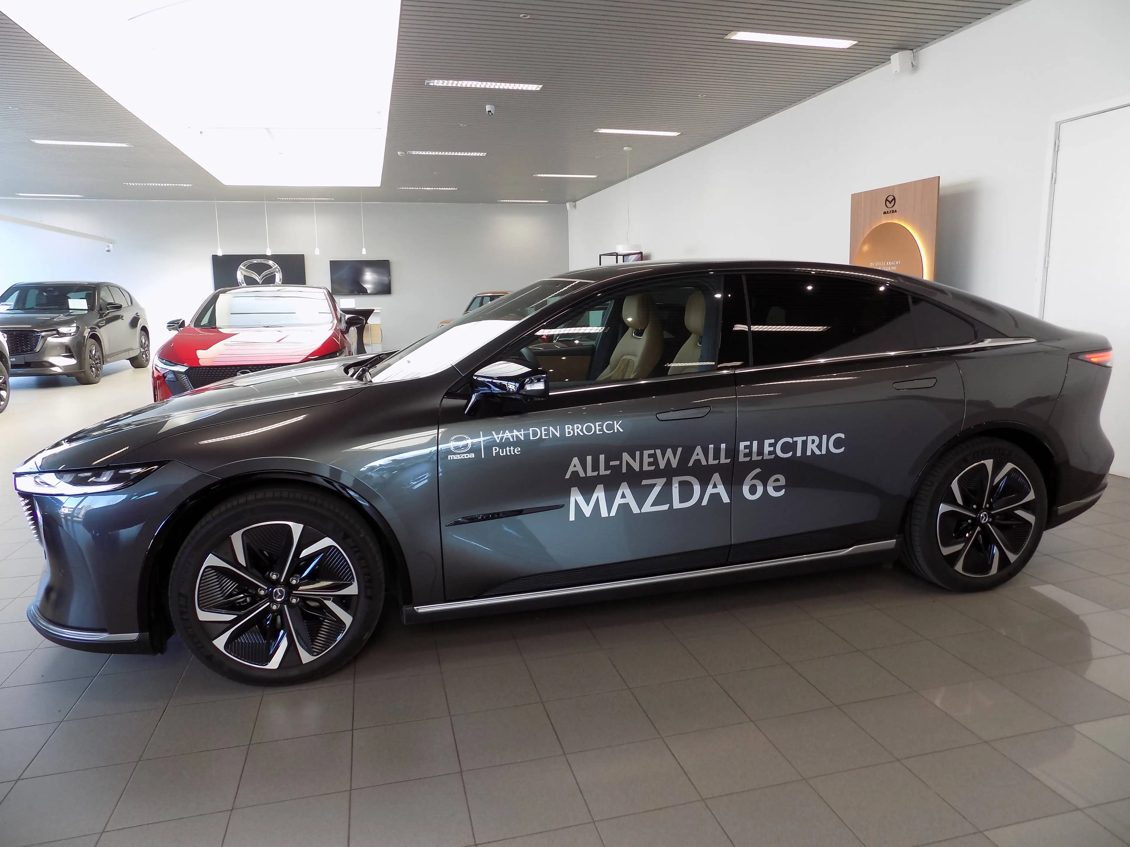 Mazda 6e 68.8 kWh Takumi Plus DEMO! — photo 2