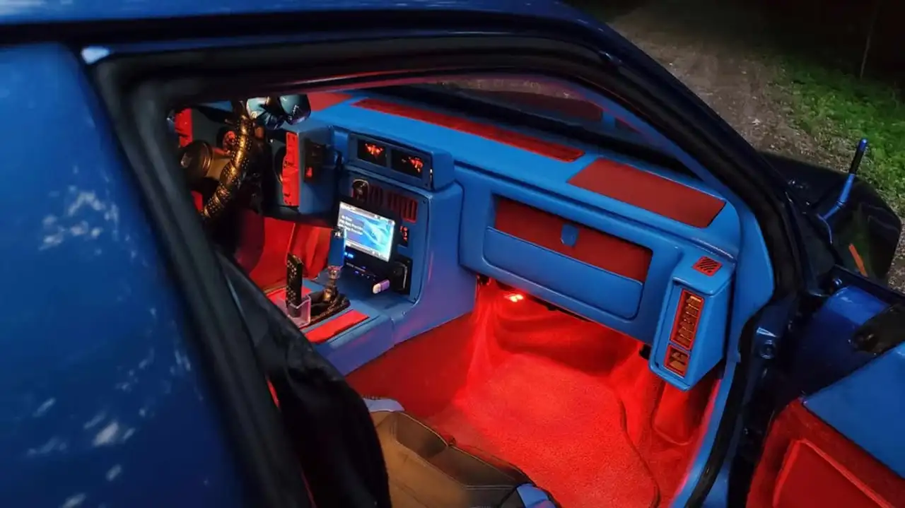 Pontiac Fiero снимка Pontiac Fiero