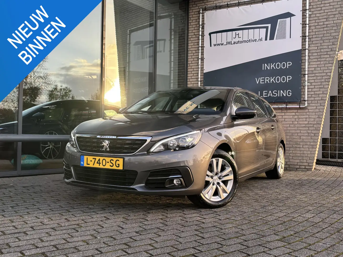 Peugeot 308 SW 1.2 PureTech*ECC*NAVI*CAM*HAAK*CRUISE* Gris - 1
