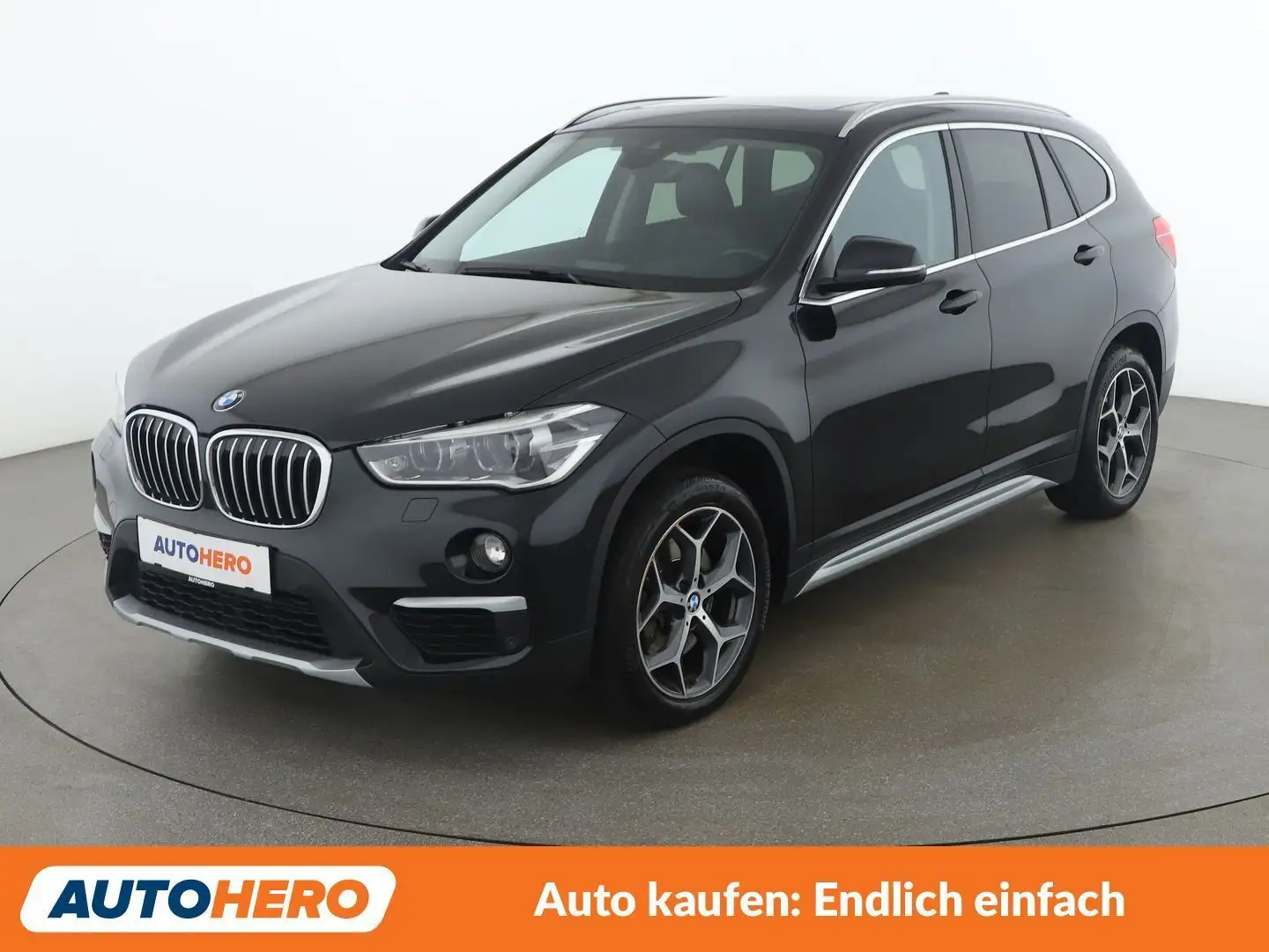 BMW X1 xDrive 20d xLine Schwarz - 1