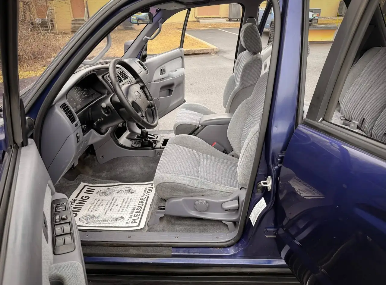 Toyota 4-Runner снимка Toyota 4-Runner