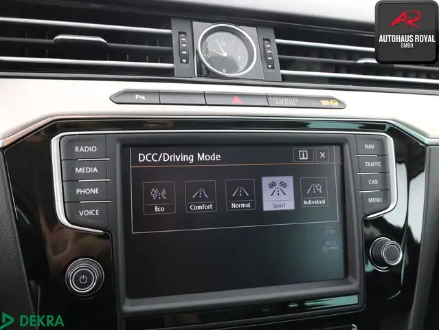 Volkswagen Passat view 14