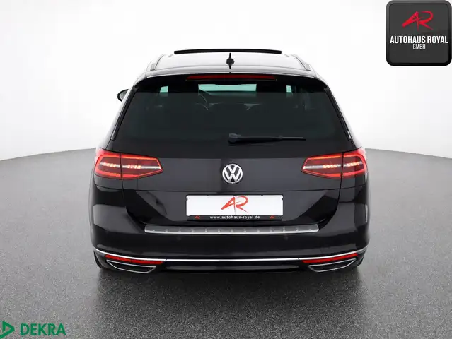 Volkswagen Passat view 4