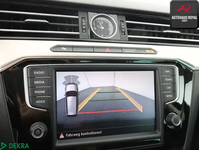 Volkswagen Passat view 13