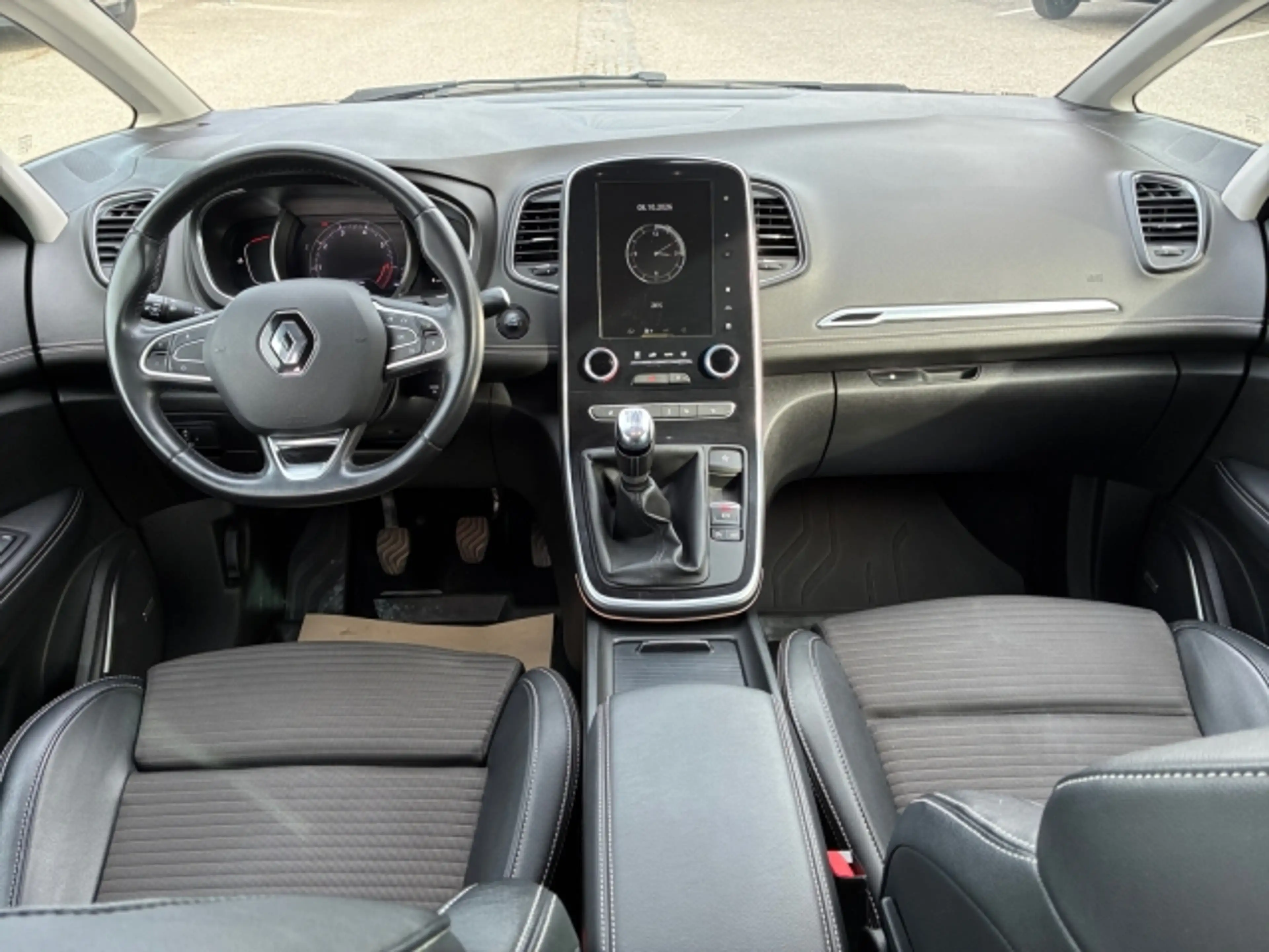 Renault Scenic Scenic Bose TCe 140 — photo 7