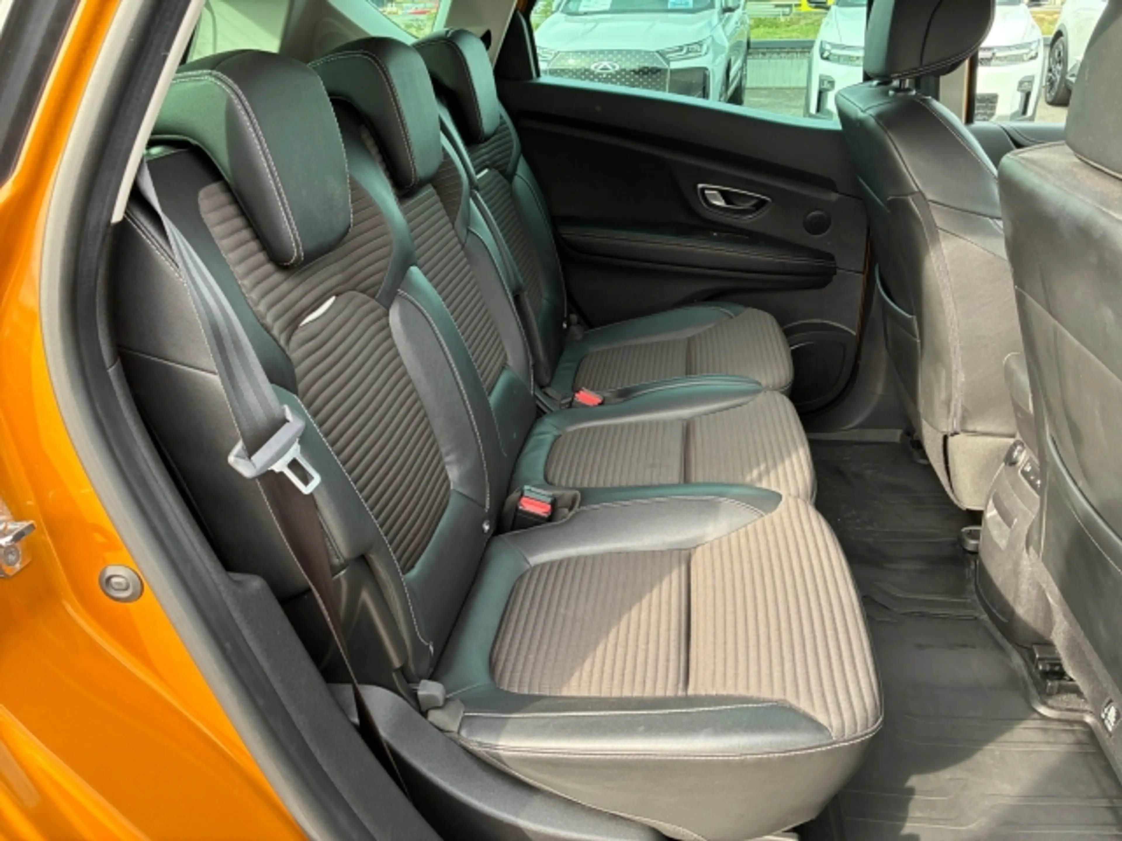 Renault Scenic Scenic Bose TCe 140 — photo 9