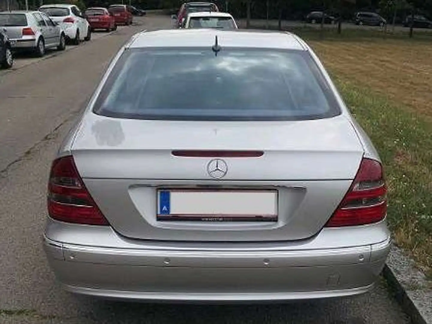 Mercedes-Benz E 270 E 270 -Avantgarde CDI Aut. Gümüş rengi - 2