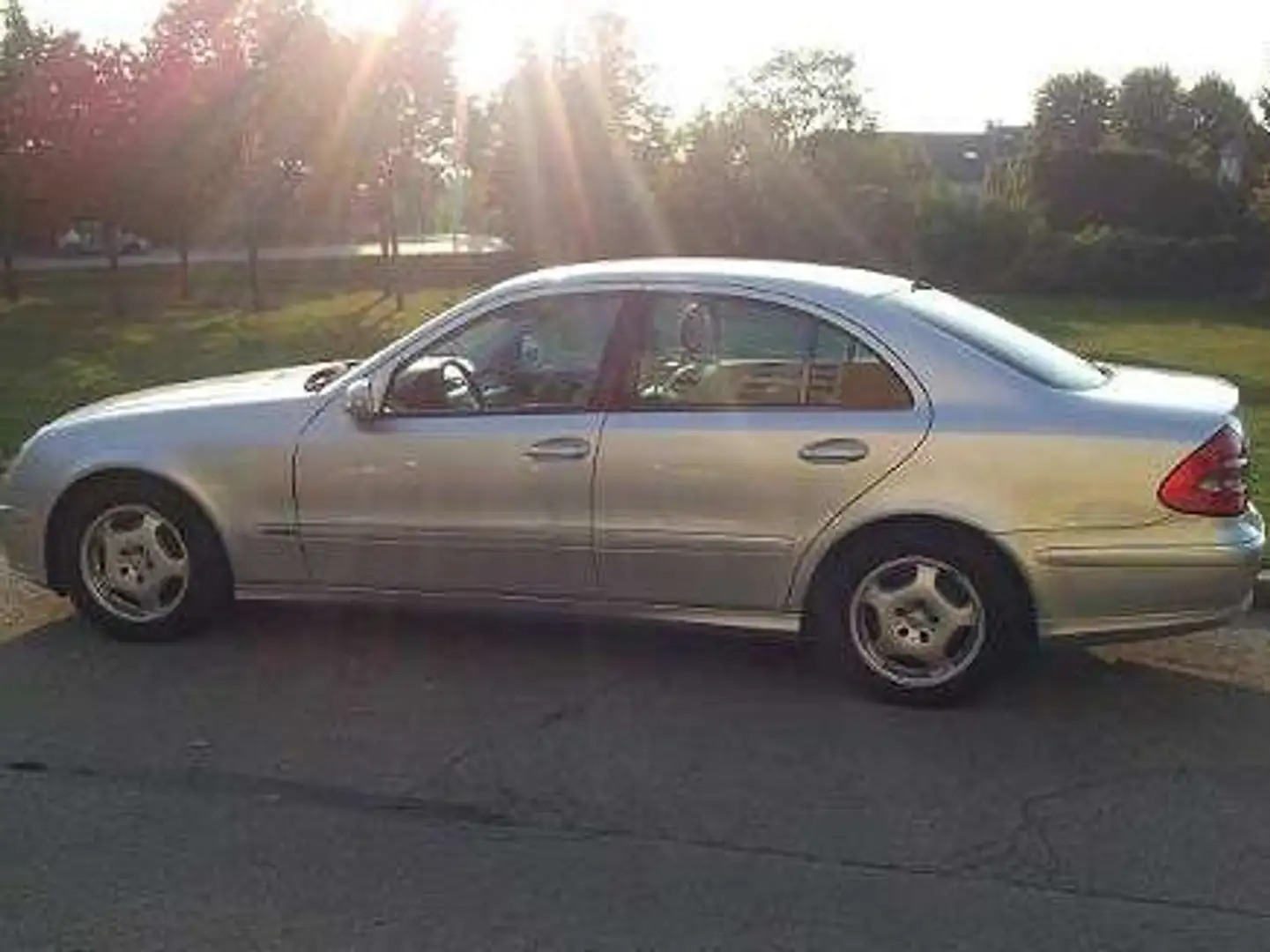 Mercedes-Benz E 270 E 270 -Avantgarde CDI Aut. Silber - 1