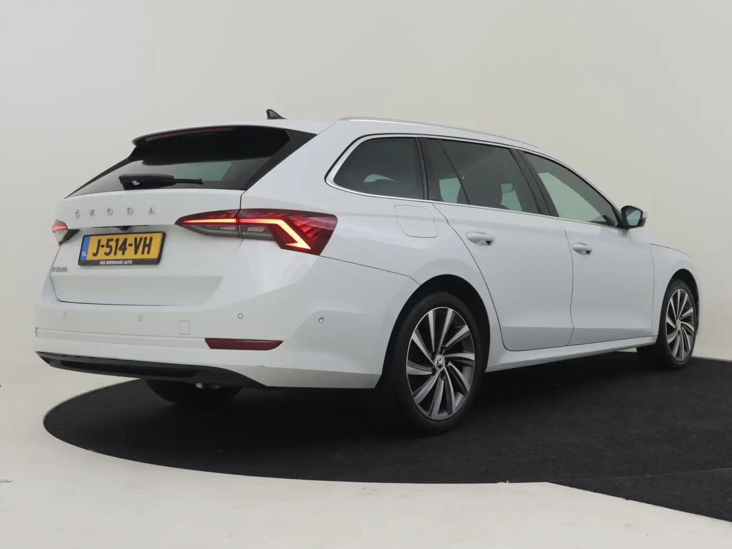 Skoda Octavia Combi 1.5 TSI First Edition 150pk Head up display Weiß - 2