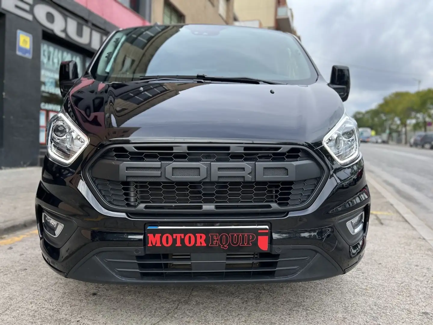 Ford Tourneo Custom 2.0 EcoBlue Titanium Aut. 170 Negro - 2