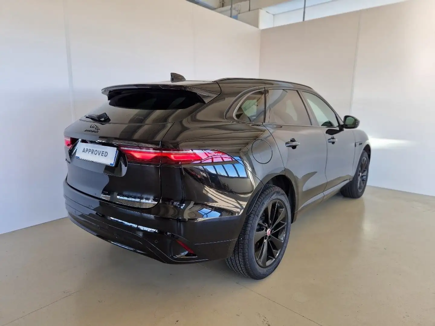 Jaguar F-Pace 2.0 250 CV AWD aut. R-Dynamic Black *IVA ESPOSTA* Nero - 2