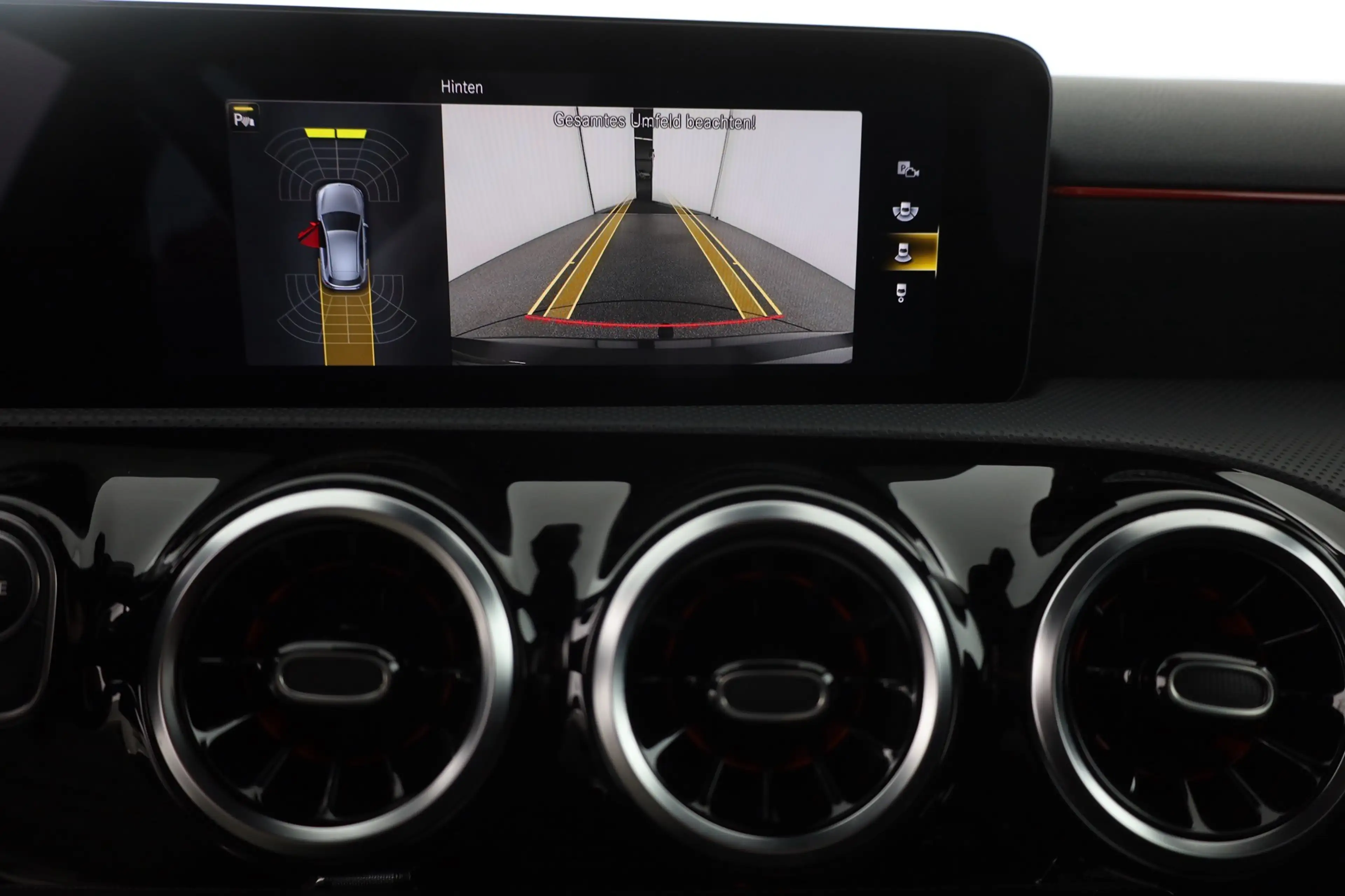 Mercedes-Benz A 35 AMG 4Matic LED Navi Alcantara AHK Kamera DAB — photo 26