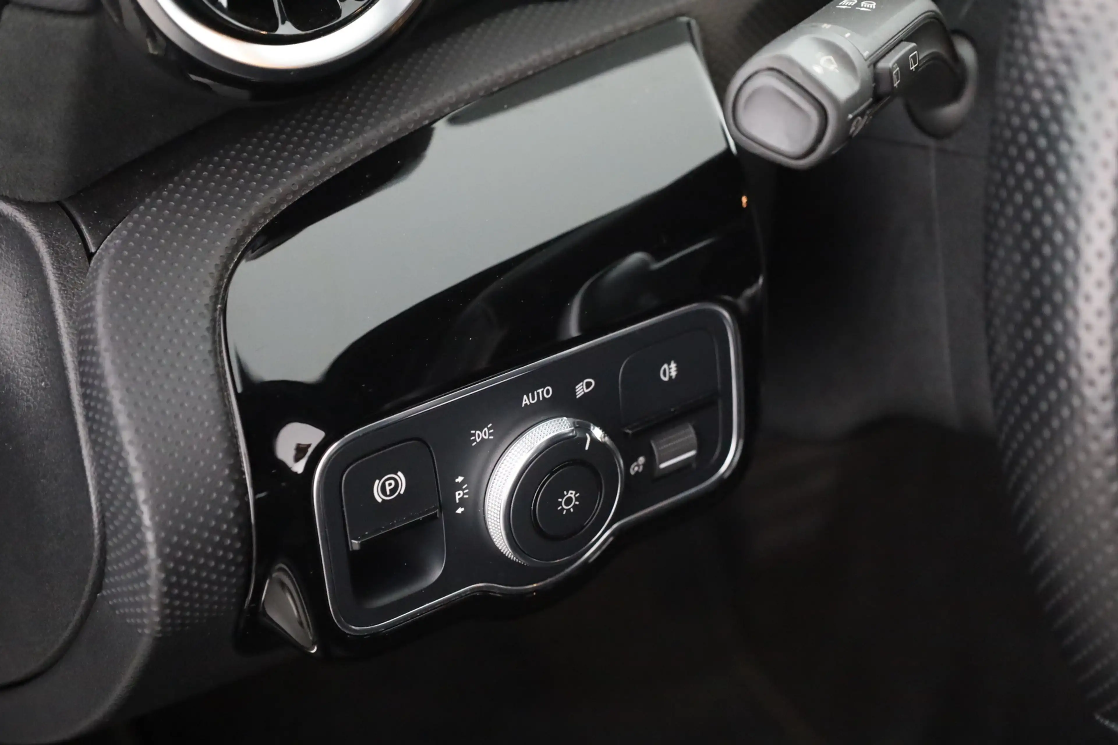 Mercedes-Benz A 35 AMG 4Matic LED Navi Alcantara AHK Kamera DAB — photo 20