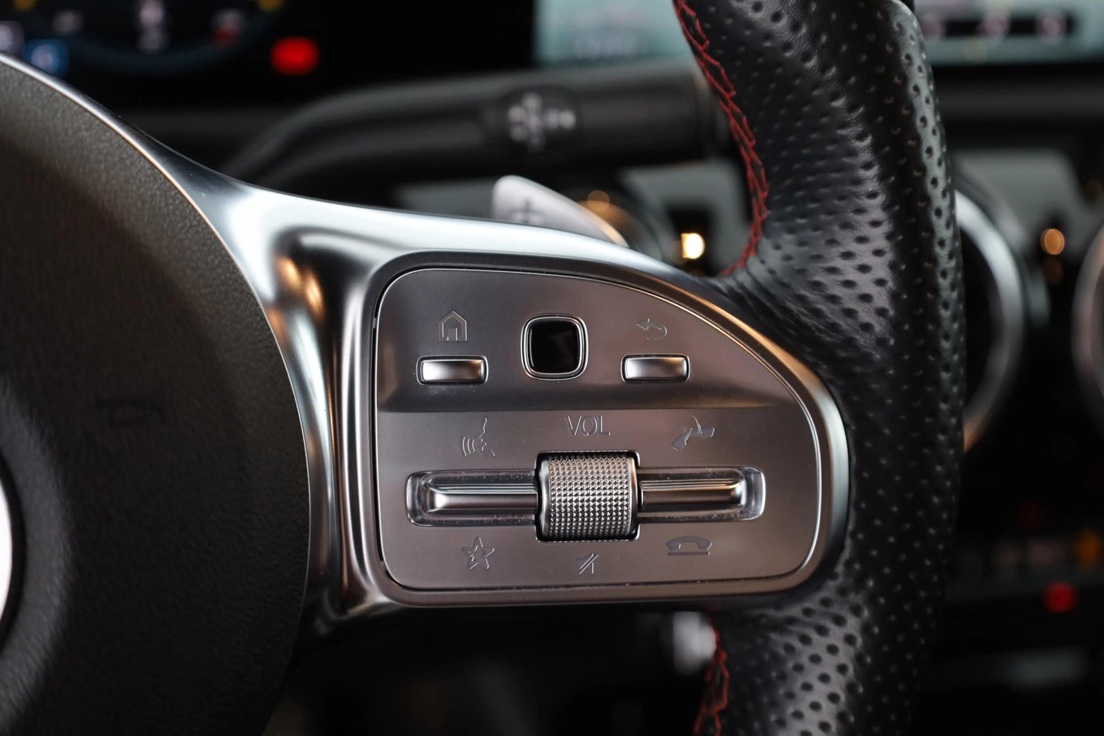 Mercedes-Benz A 35 AMG 4Matic LED Navi Alcantara AHK Kamera DAB — photo 16