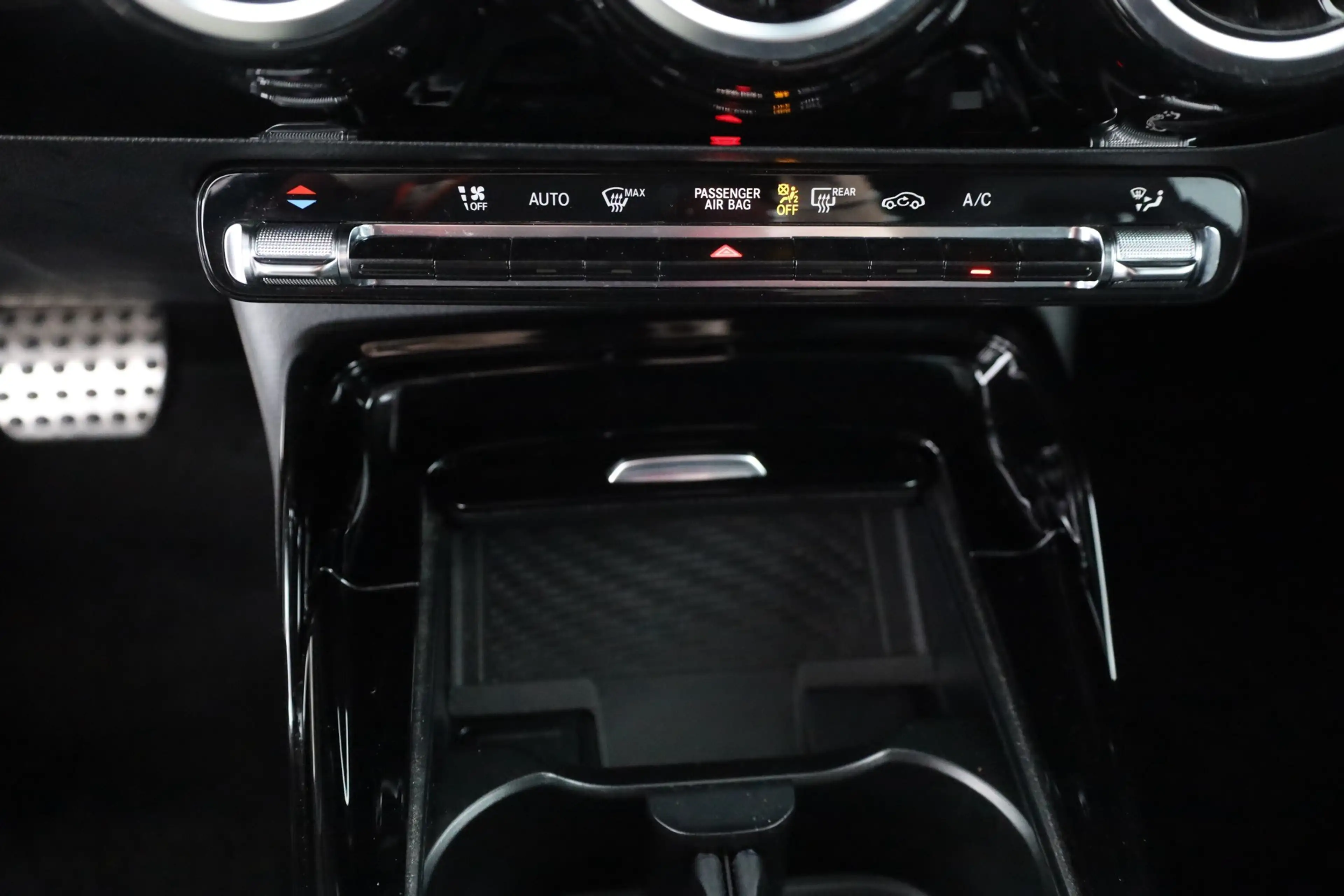 Mercedes-Benz A 35 AMG 4Matic LED Navi Alcantara AHK Kamera DAB — photo 12