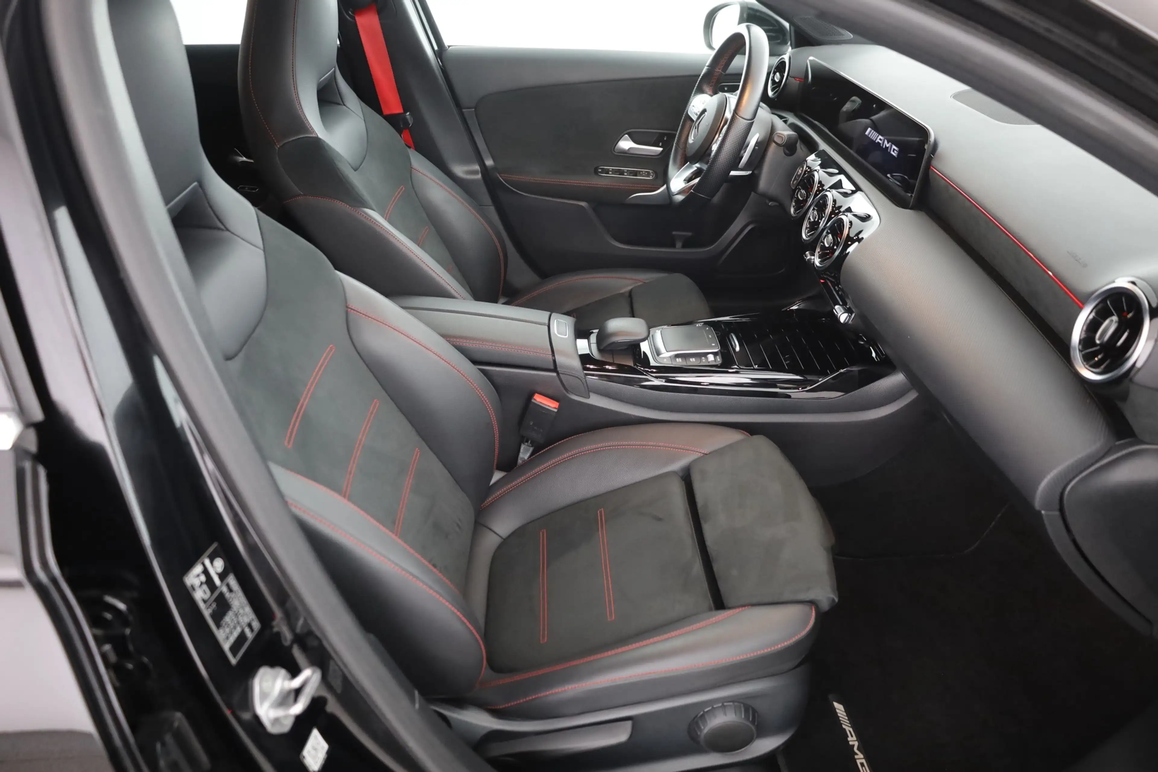 Mercedes-Benz A 35 AMG 4Matic LED Navi Alcantara AHK Kamera DAB — photo 23