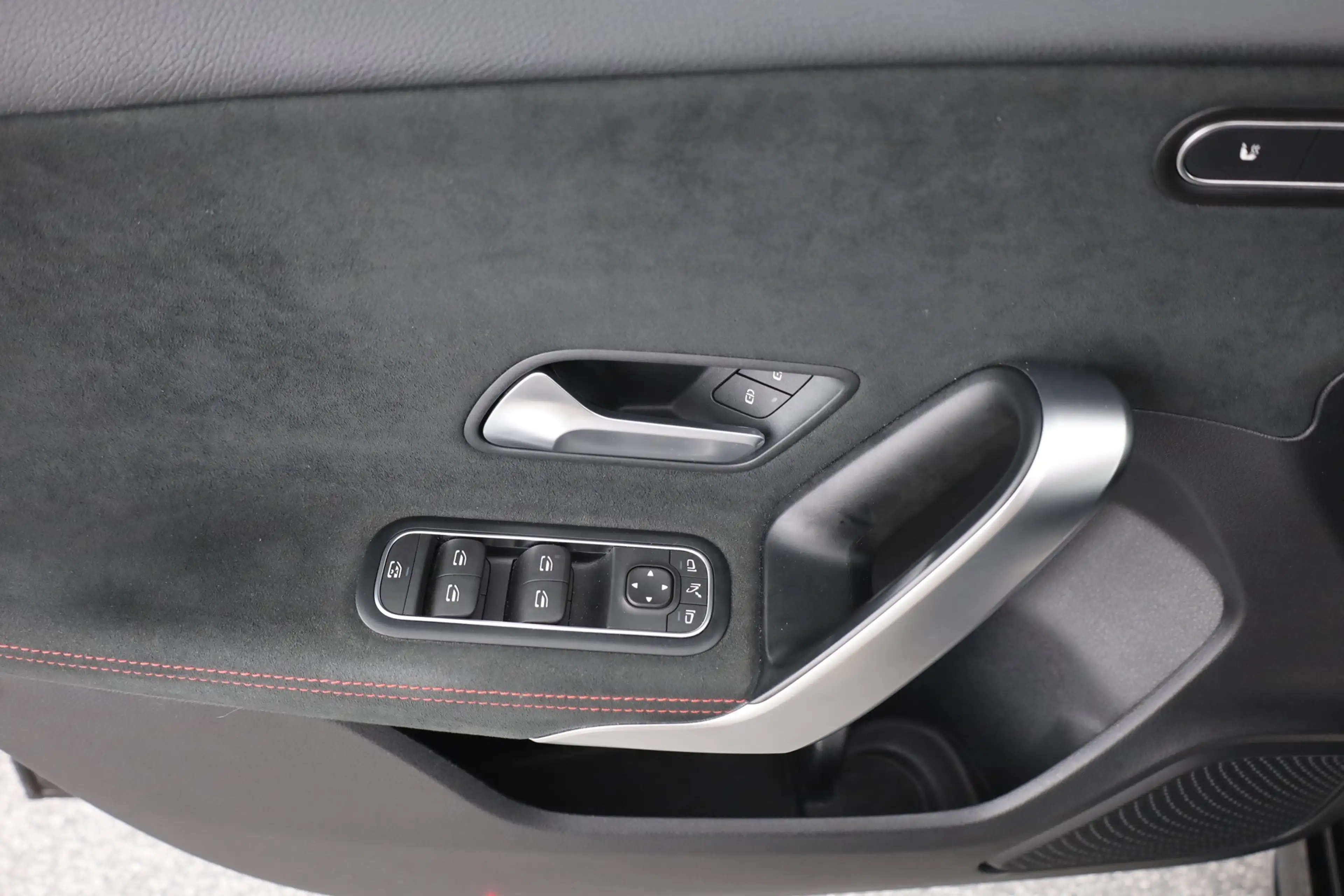 Mercedes-Benz A 35 AMG 4Matic LED Navi Alcantara AHK Kamera DAB — photo 21