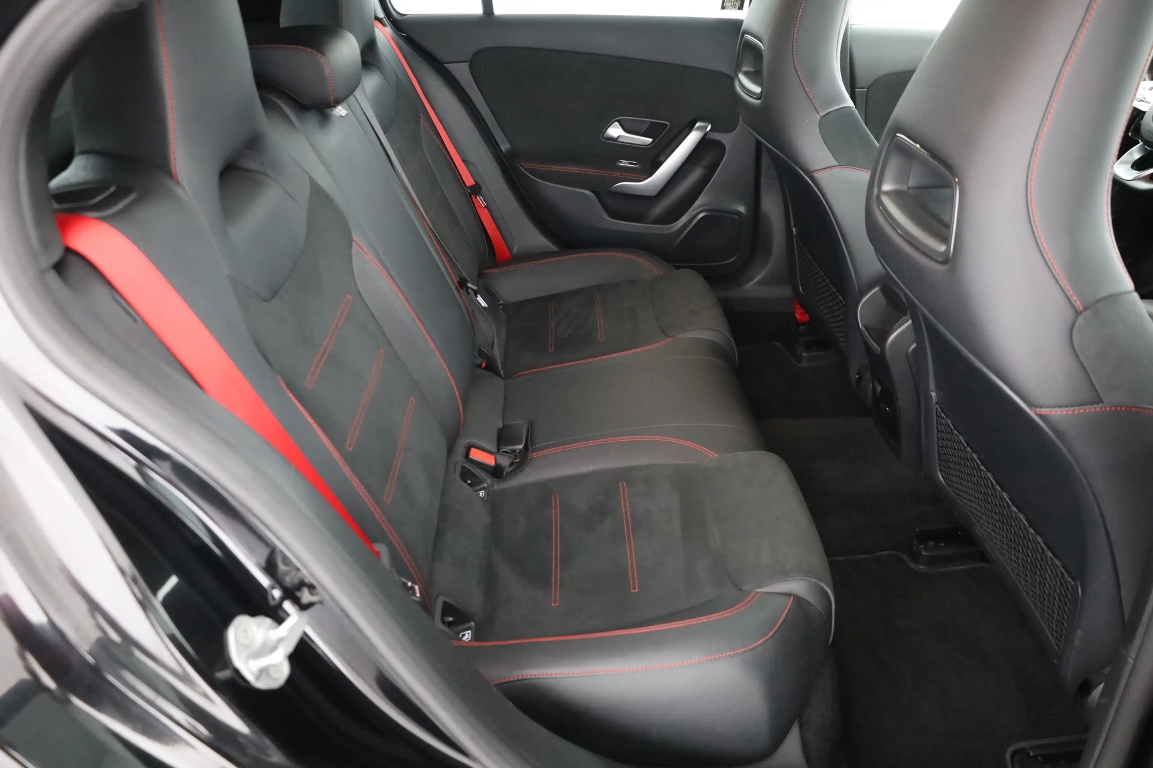 Mercedes-Benz A 35 AMG 4Matic LED Navi Alcantara AHK Kamera DAB — photo 24