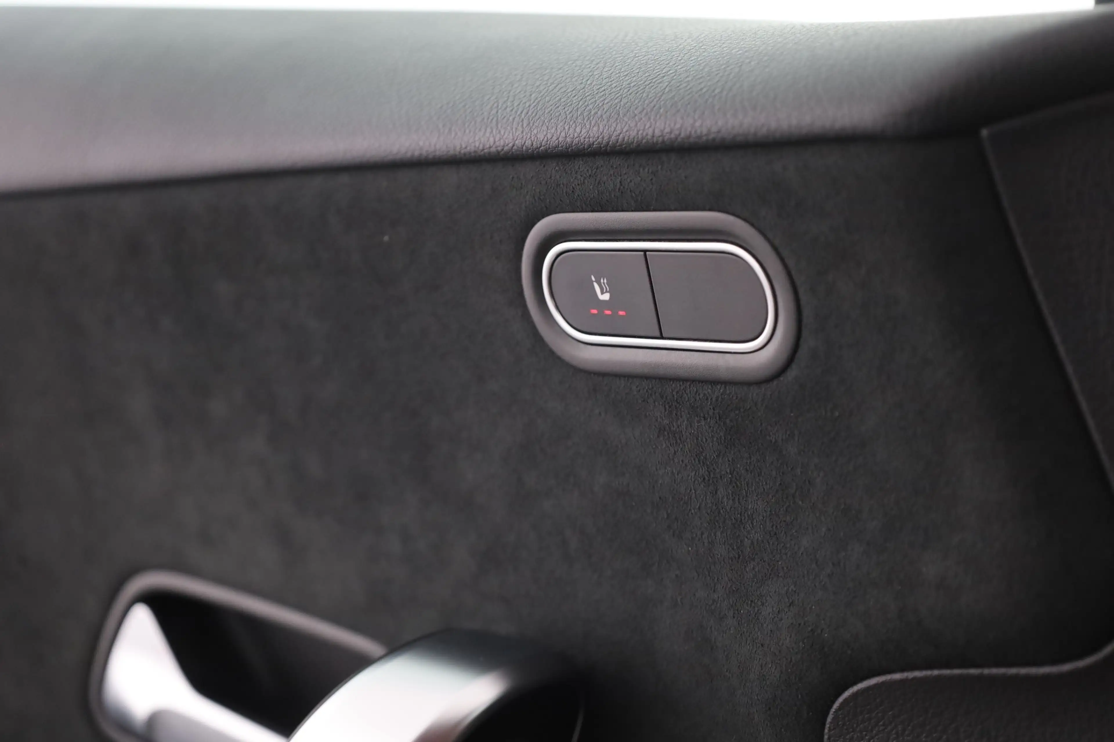 Mercedes-Benz A 35 AMG 4Matic LED Navi Alcantara AHK Kamera DAB — photo 29