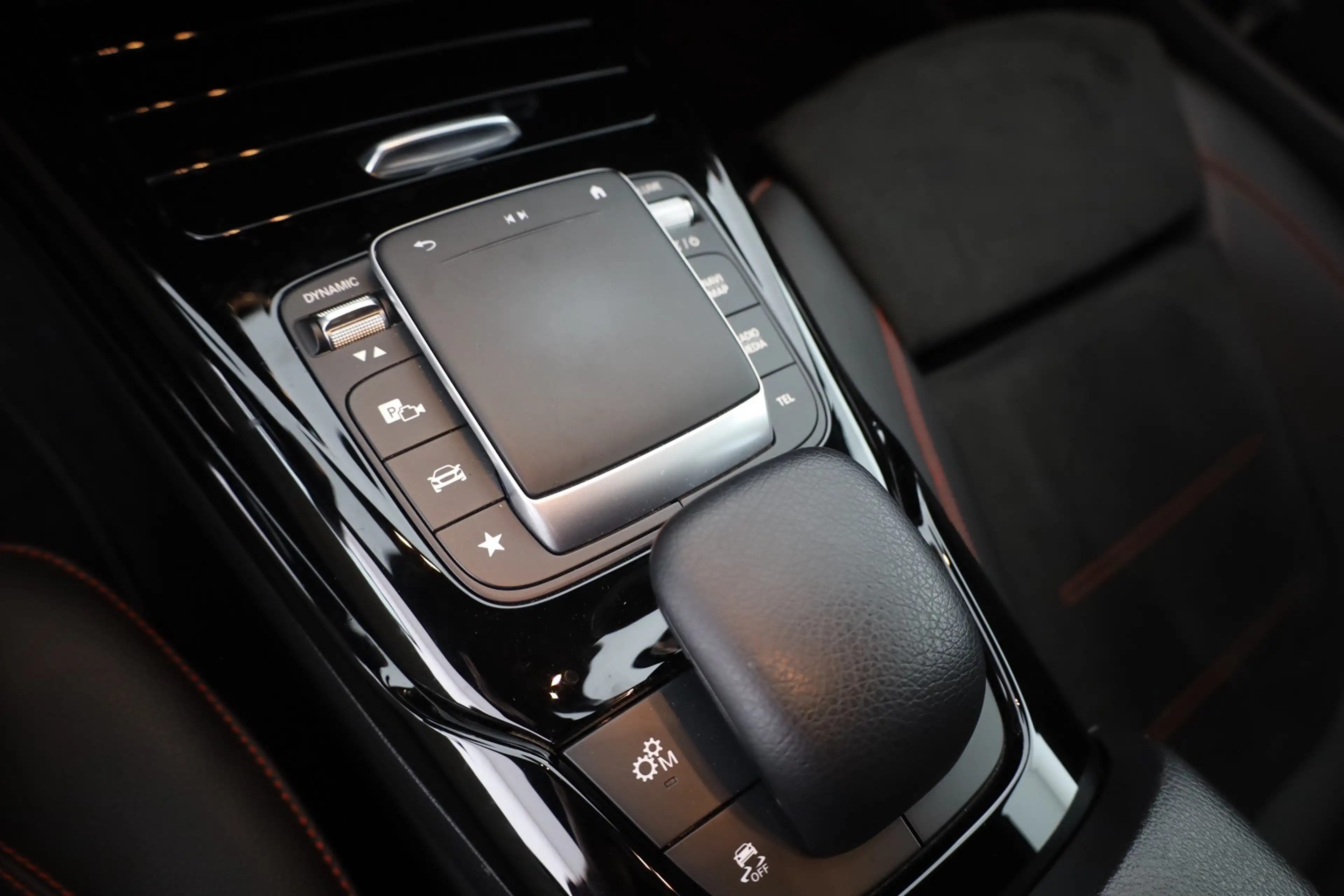 Mercedes-Benz A 35 AMG 4Matic LED Navi Alcantara AHK Kamera DAB — photo 13