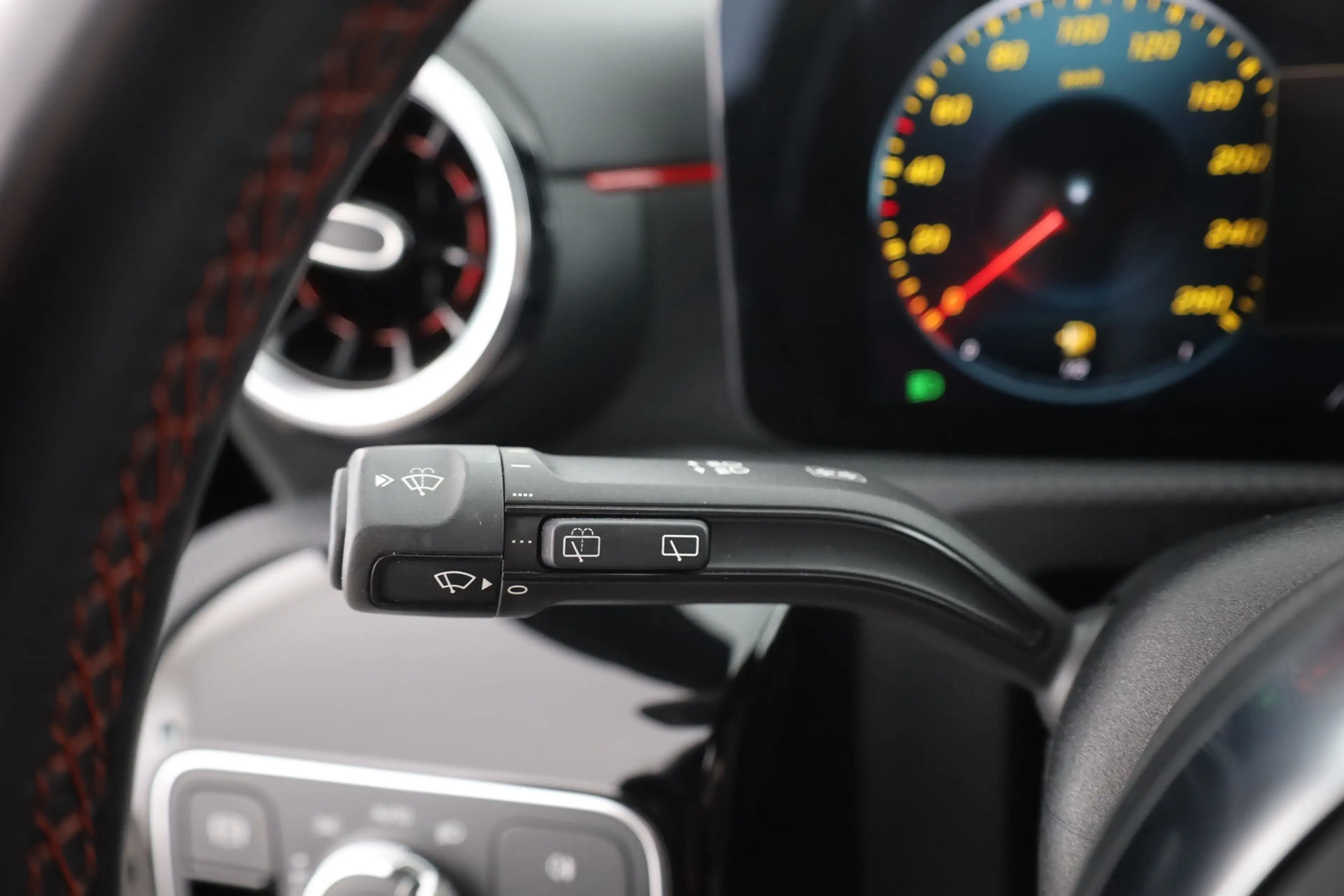 Mercedes-Benz A 35 AMG 4Matic LED Navi Alcantara AHK Kamera DAB — photo 18