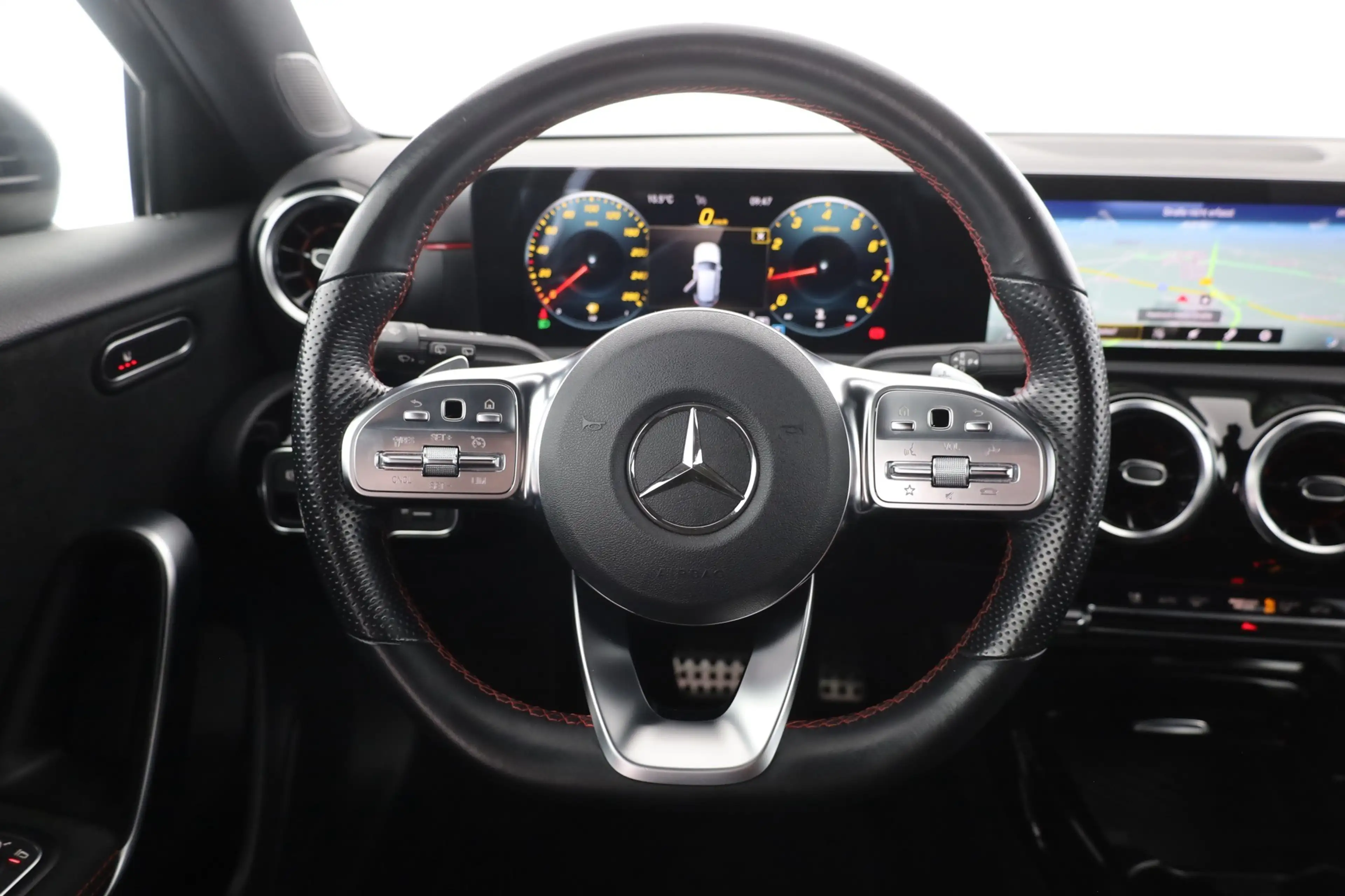 Mercedes-Benz A 35 AMG 4Matic LED Navi Alcantara AHK Kamera DAB — photo 14