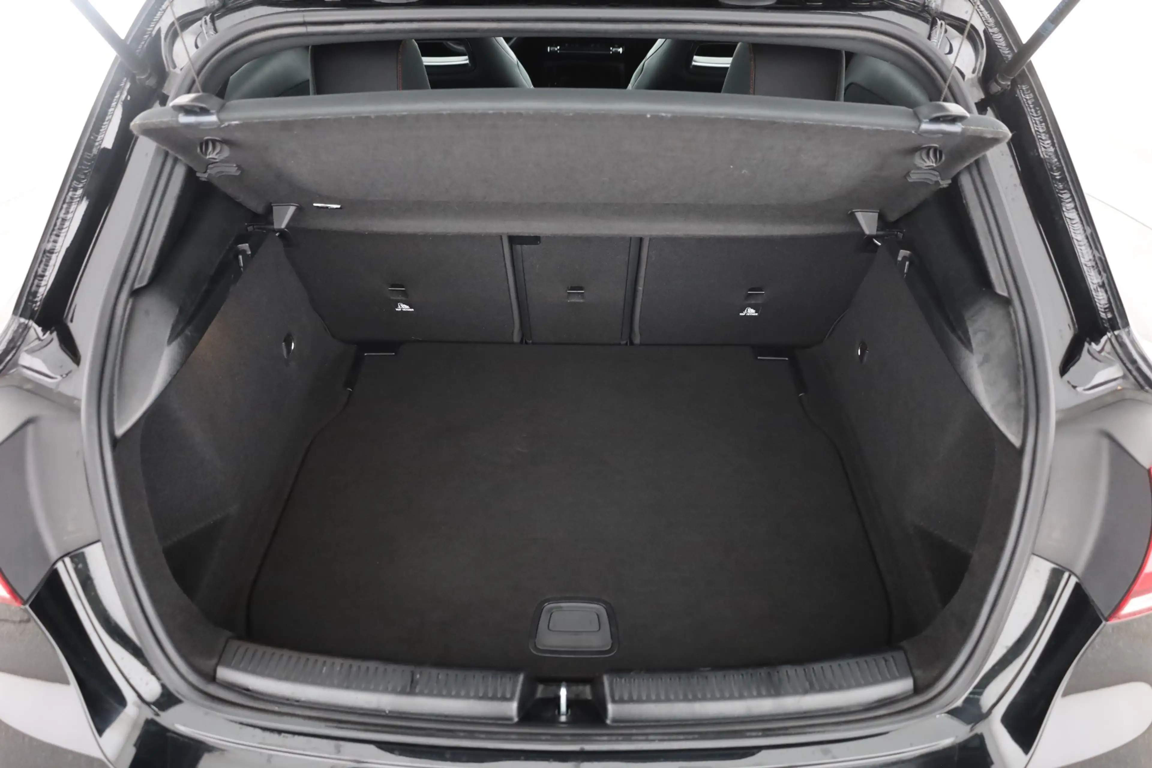 Mercedes-Benz A 35 AMG 4Matic LED Navi Alcantara AHK Kamera DAB — photo 25
