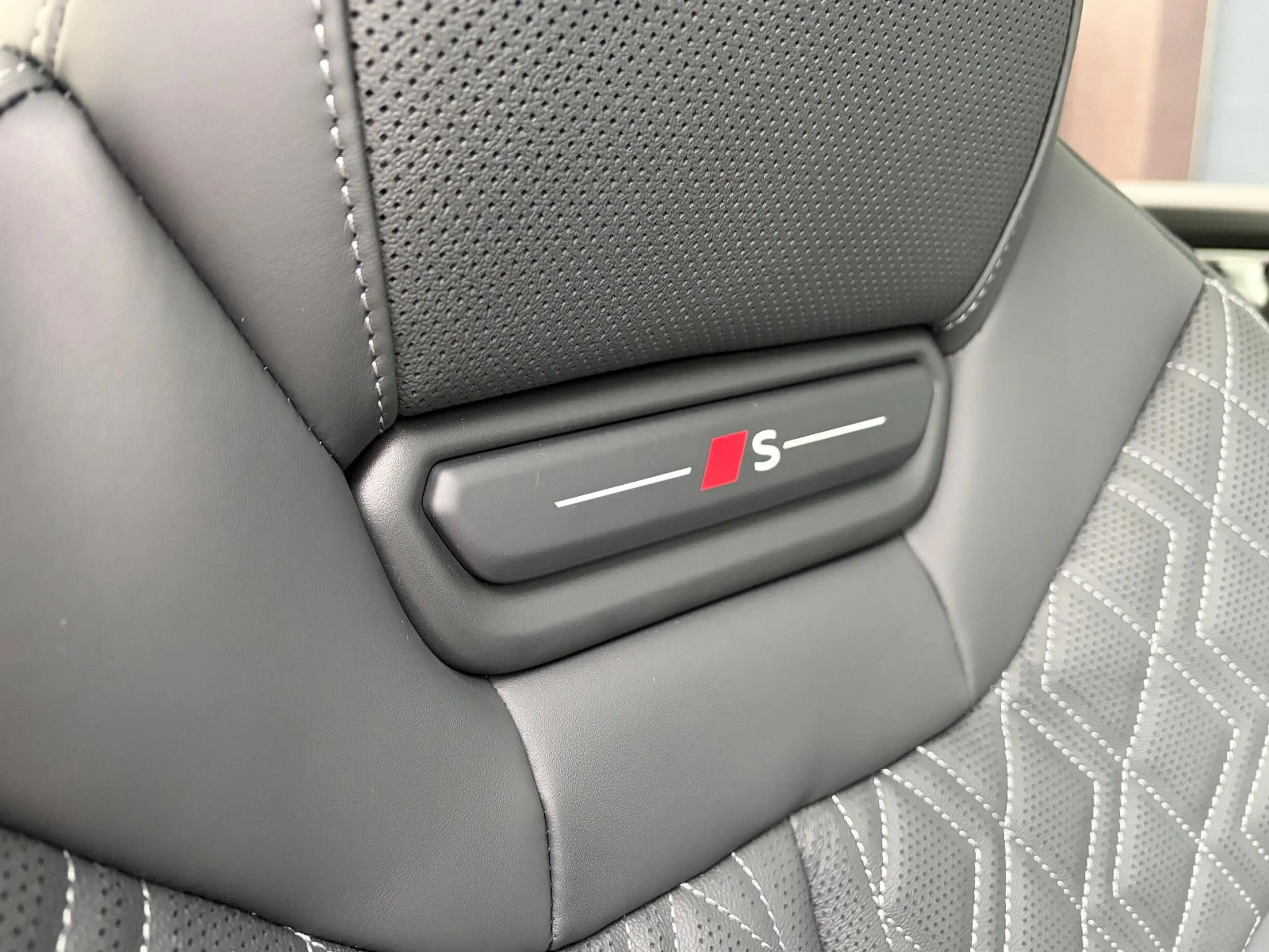 Audi A6 Avant e-hybrid qu. 270 kW MASSAGE LUFT PANO — photo 12