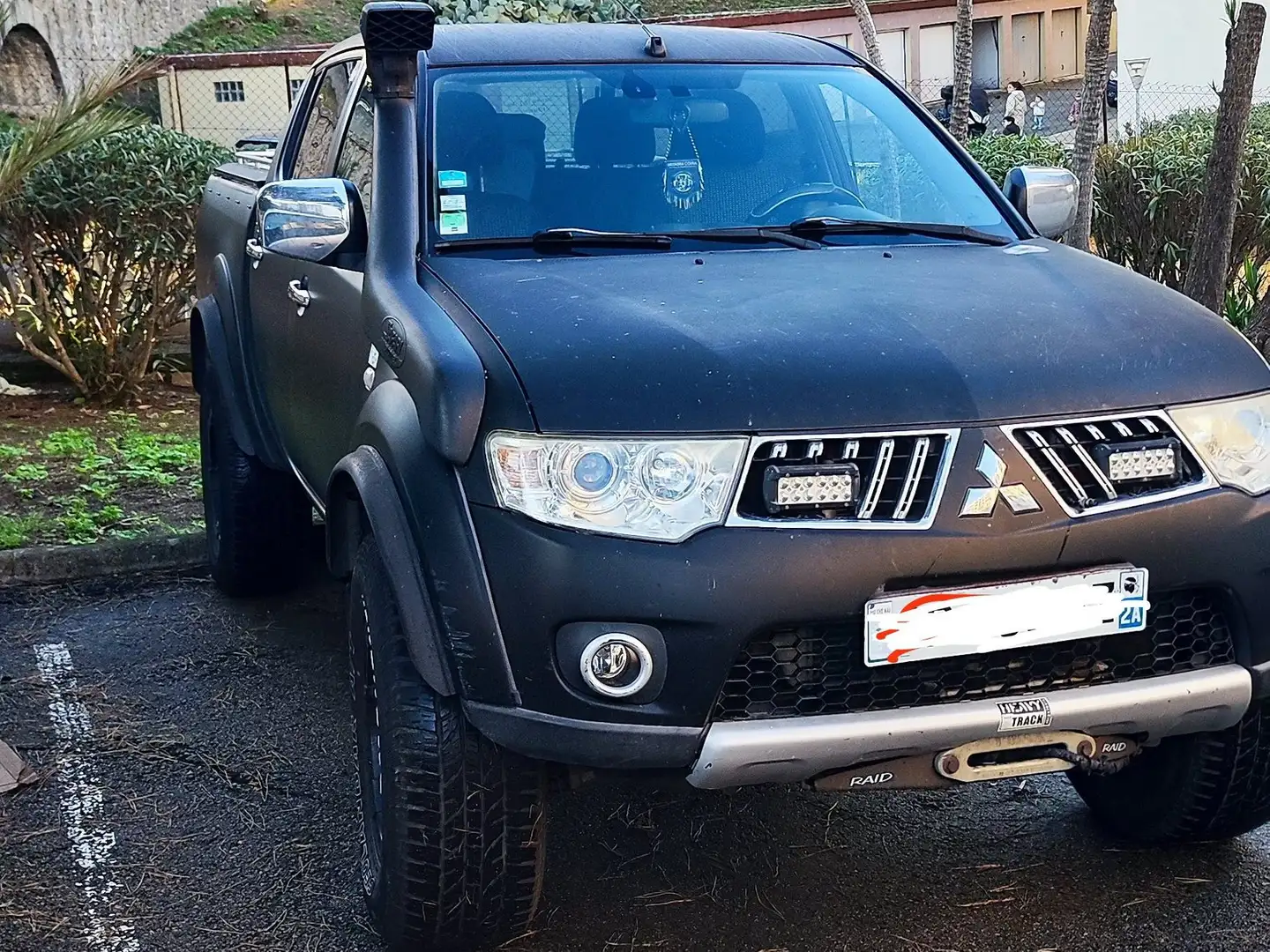 Mitsubishi L200 2.5 TD 136 DBLE CAB INVITE Noir - 1