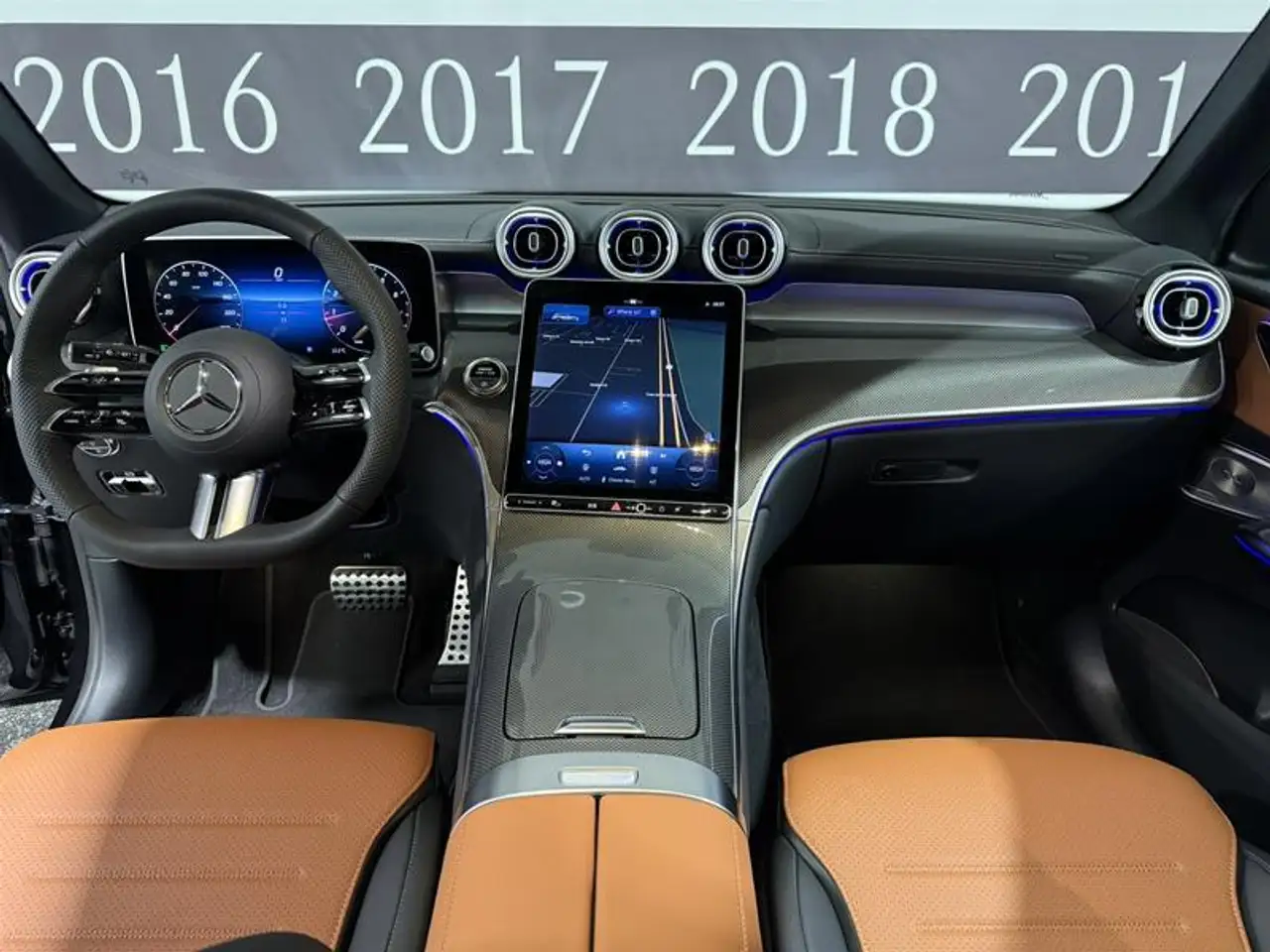 Mercedes-Benz GLC снимка Mercedes-Benz GLC