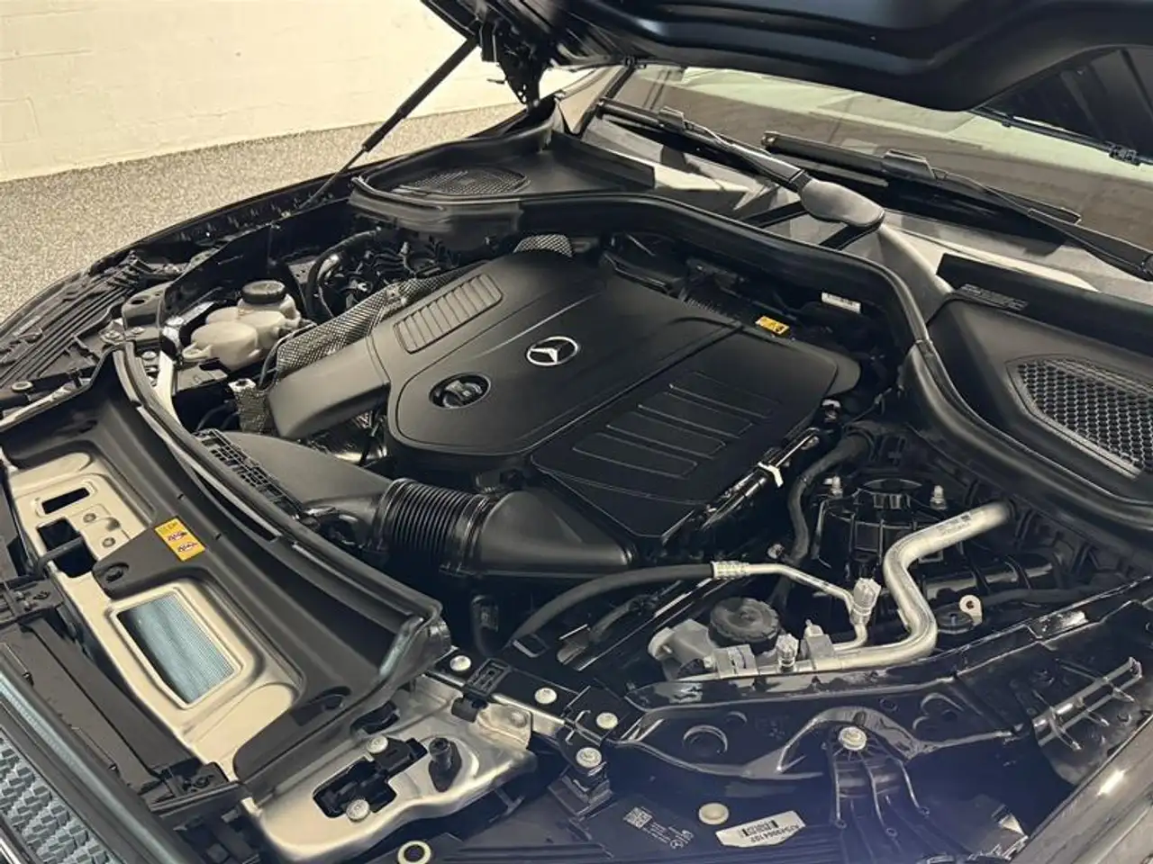 Mercedes-Benz GLC снимка Mercedes-Benz GLC