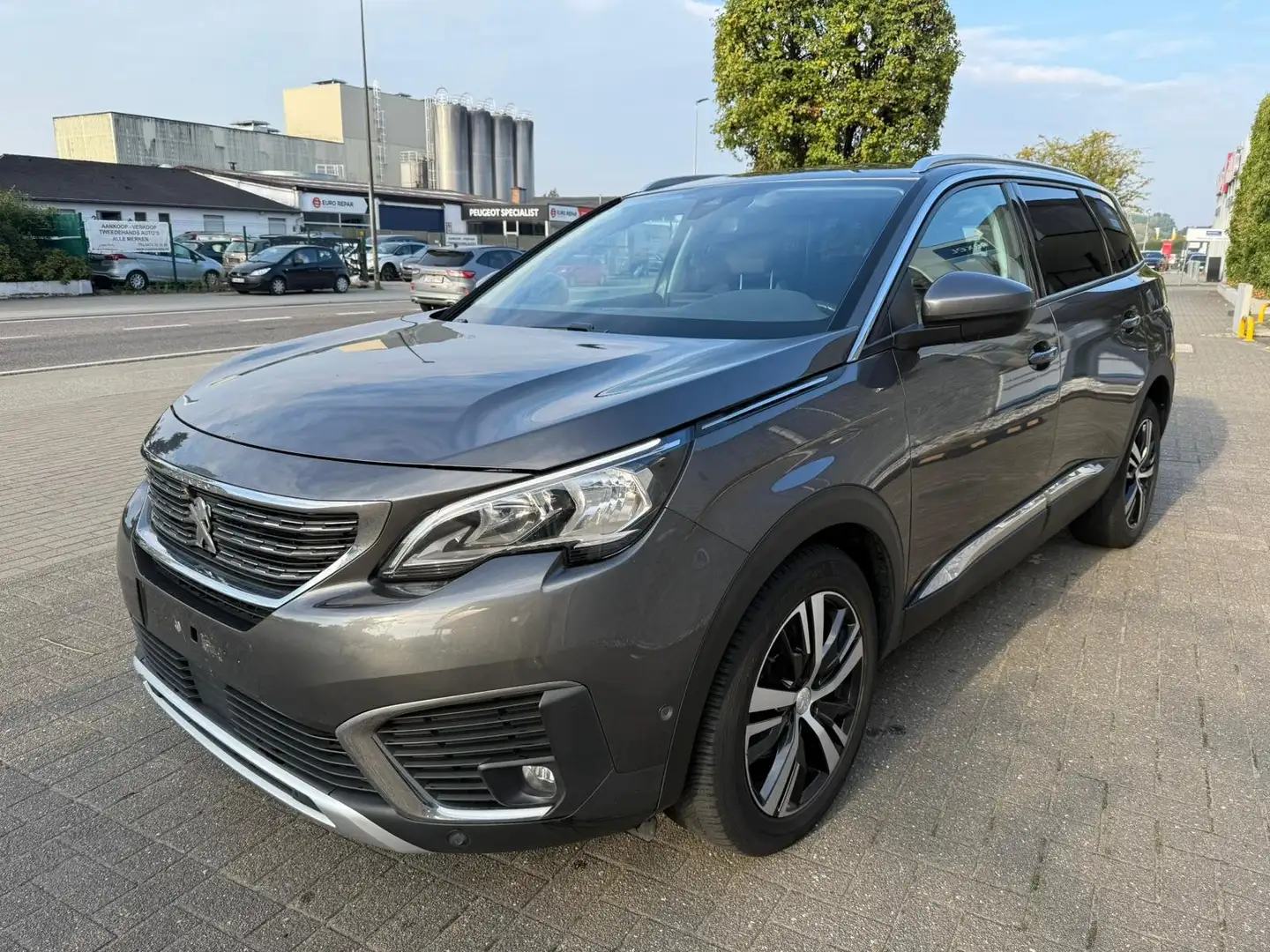Peugeot 5008 5008 1.2 PureTech Allure Grau - 1