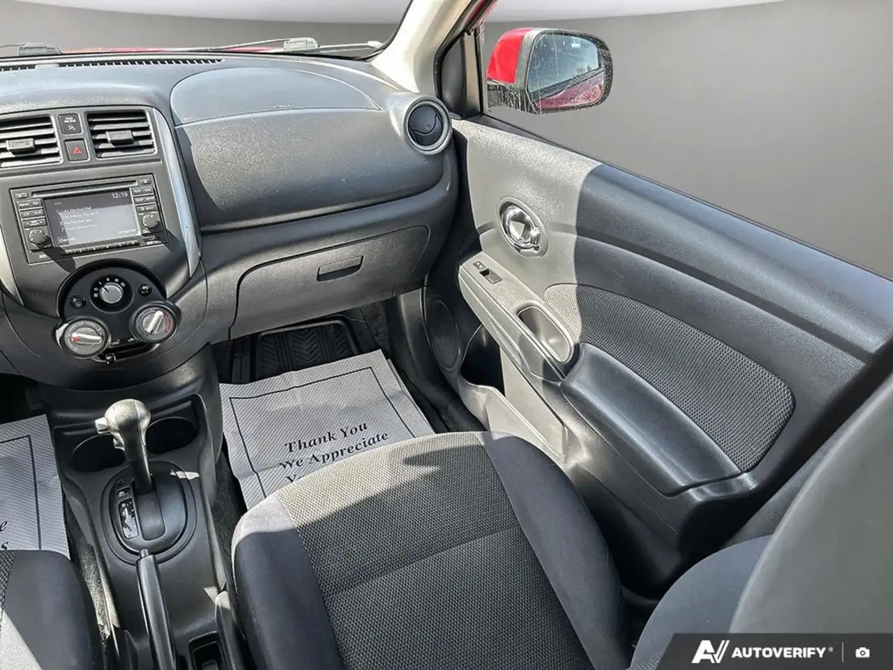 Nissan Versa снимка Nissan Versa